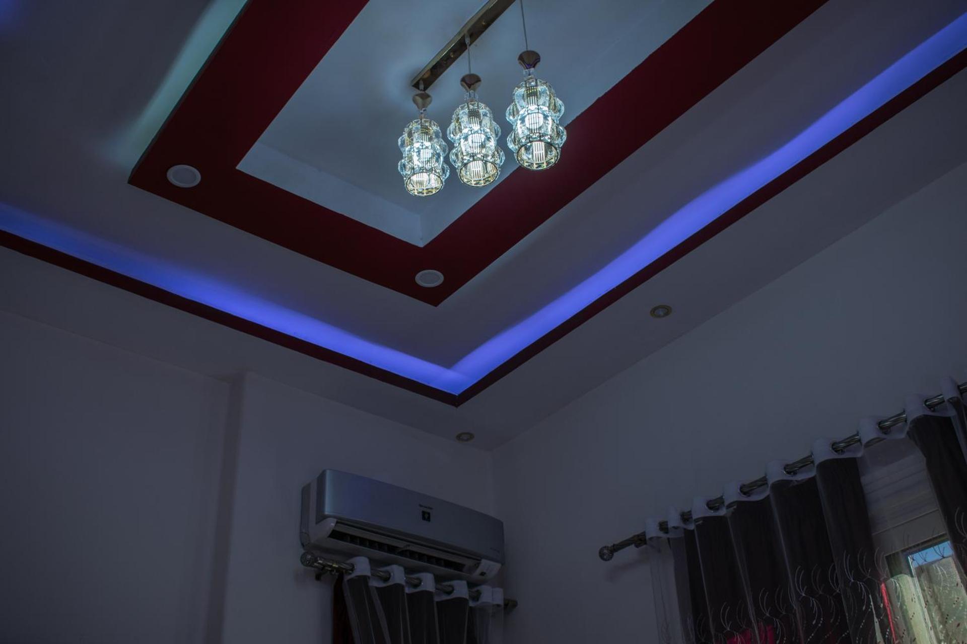 Crown Hotel - Photo 52