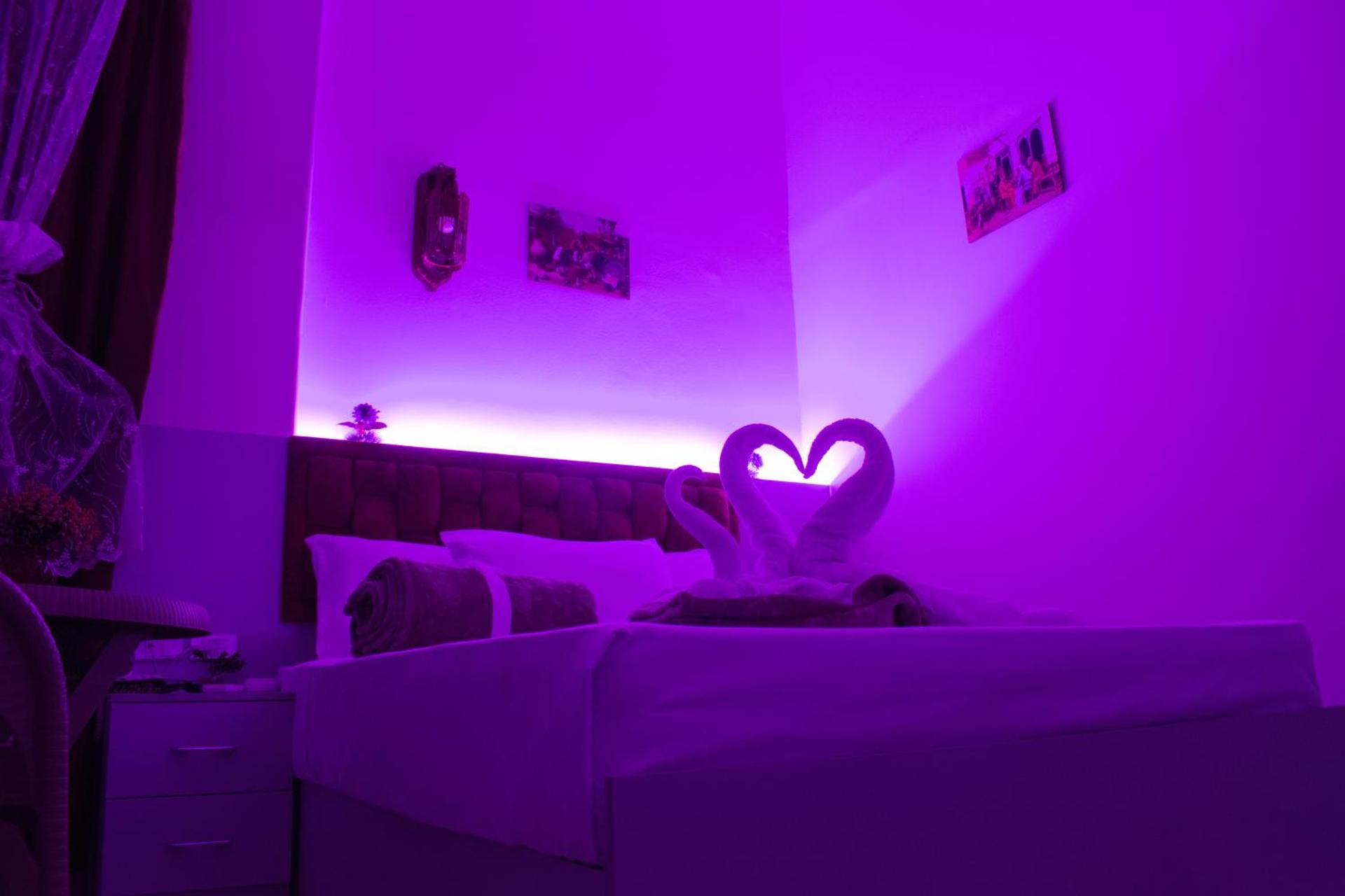 Crown Hotel - Photo 59