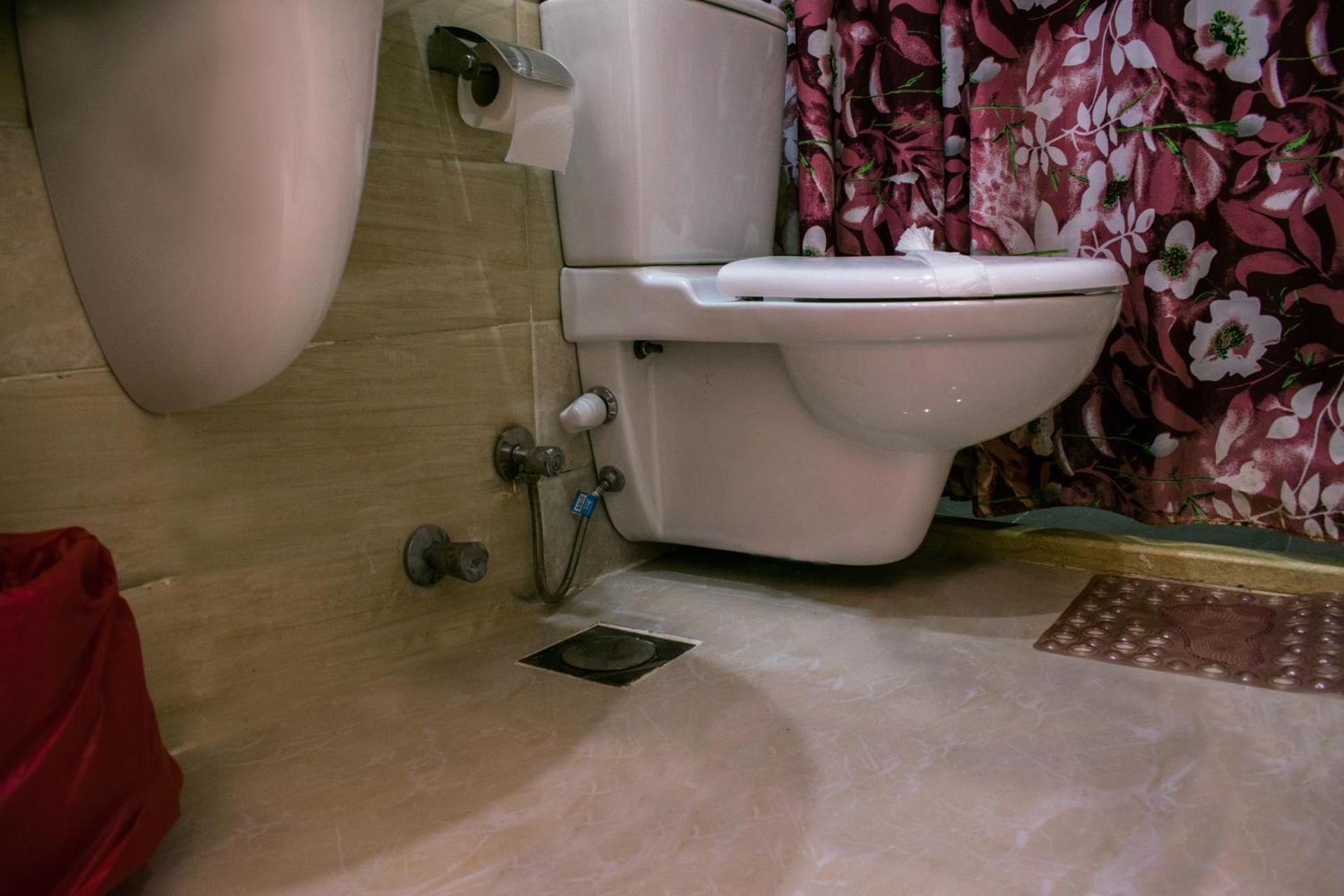 Crown Hotel - Photo 9