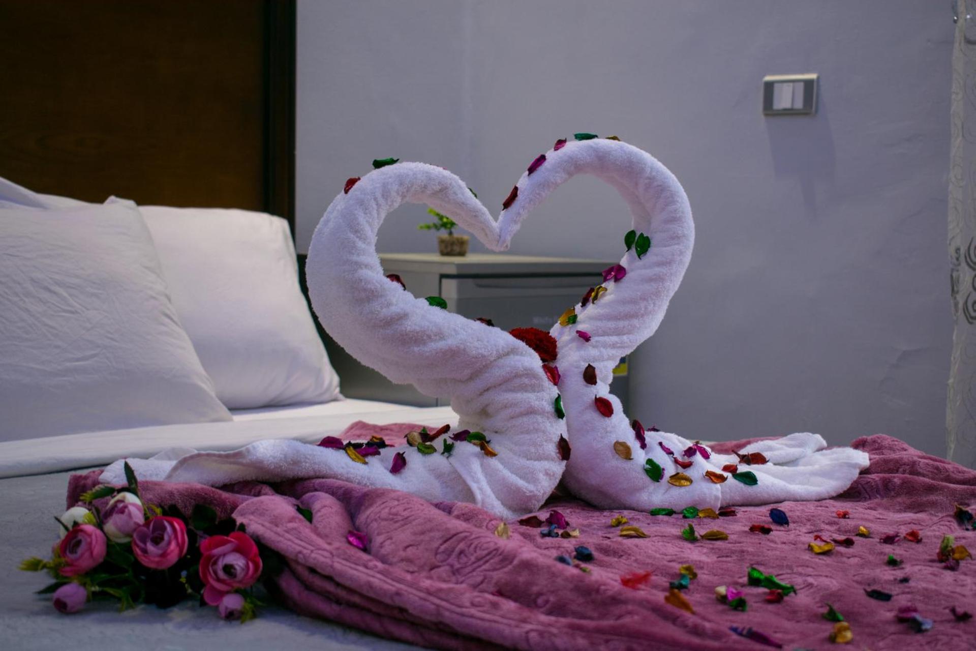 Crown Hotel - Photo 4