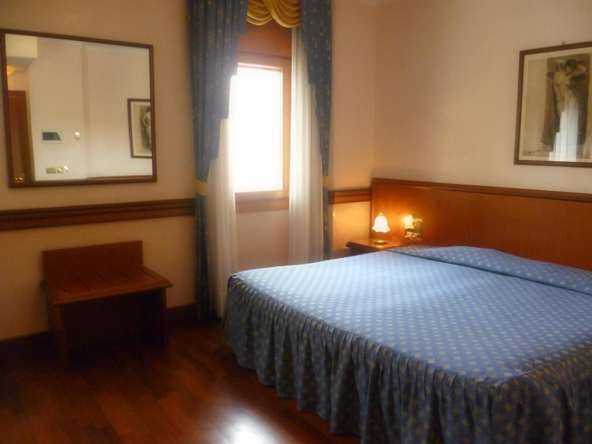 Hotel Minerva - Photo 16