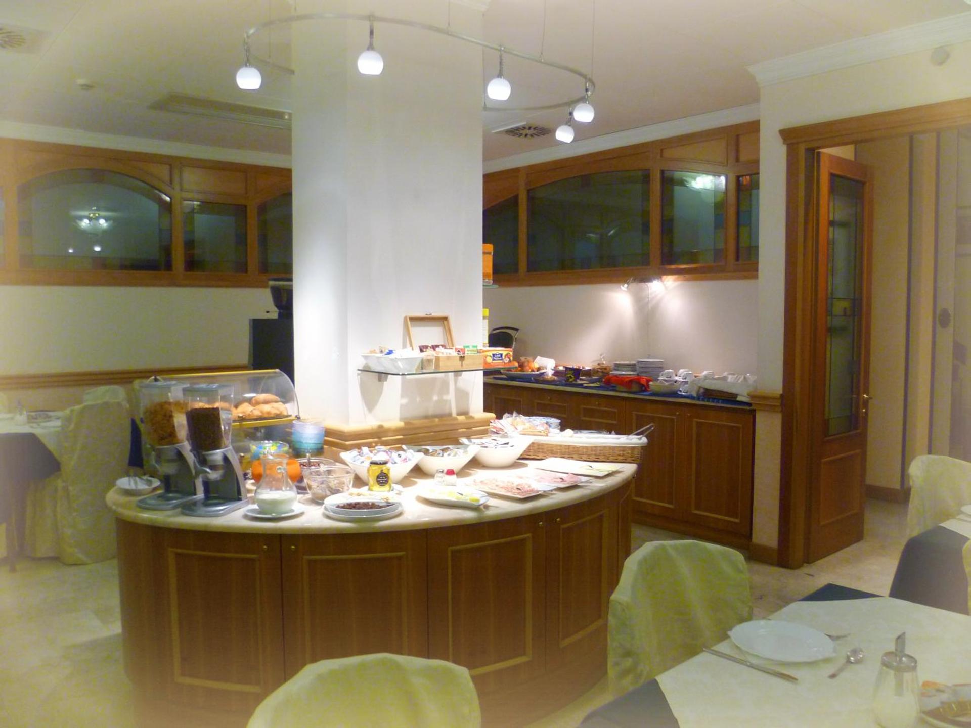 Hotel Minerva - Photo 126