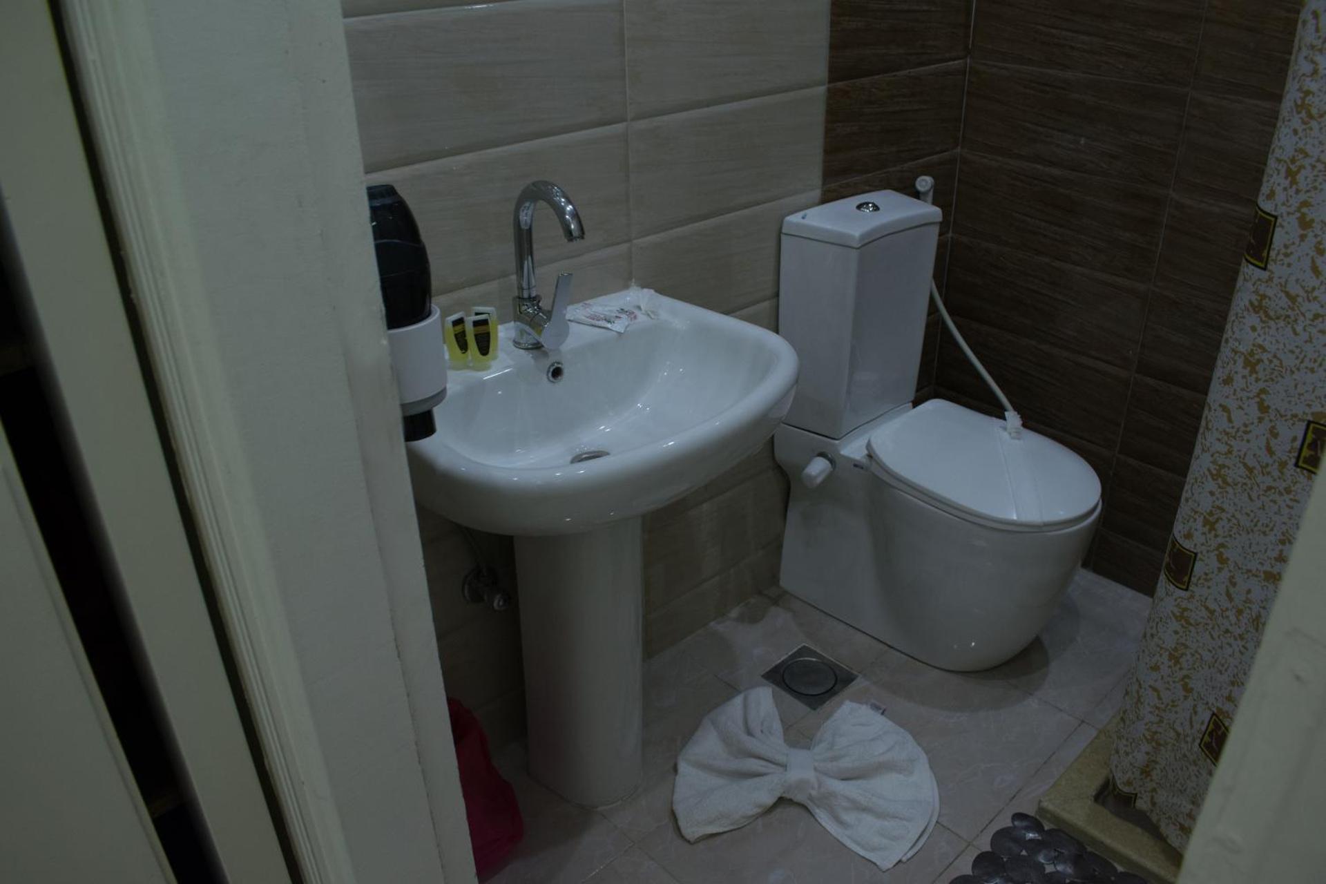 Crown Hotel - Photo 25