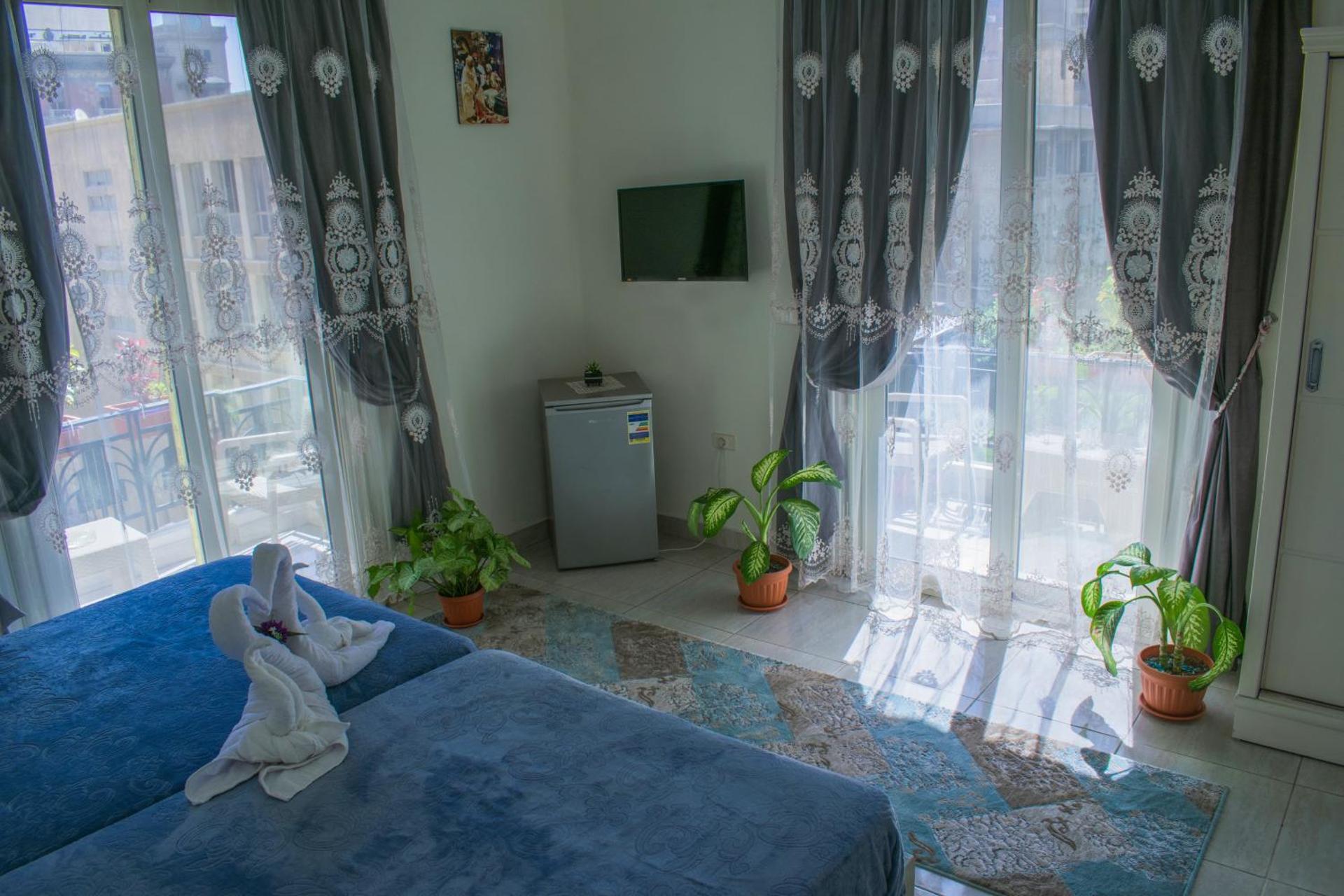 Crown Hotel - Photo 24