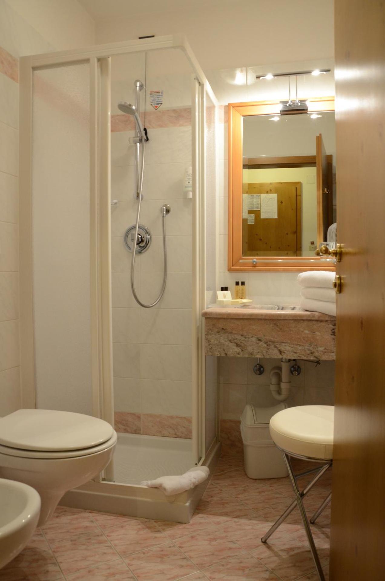 Central Hotel - Photo 44