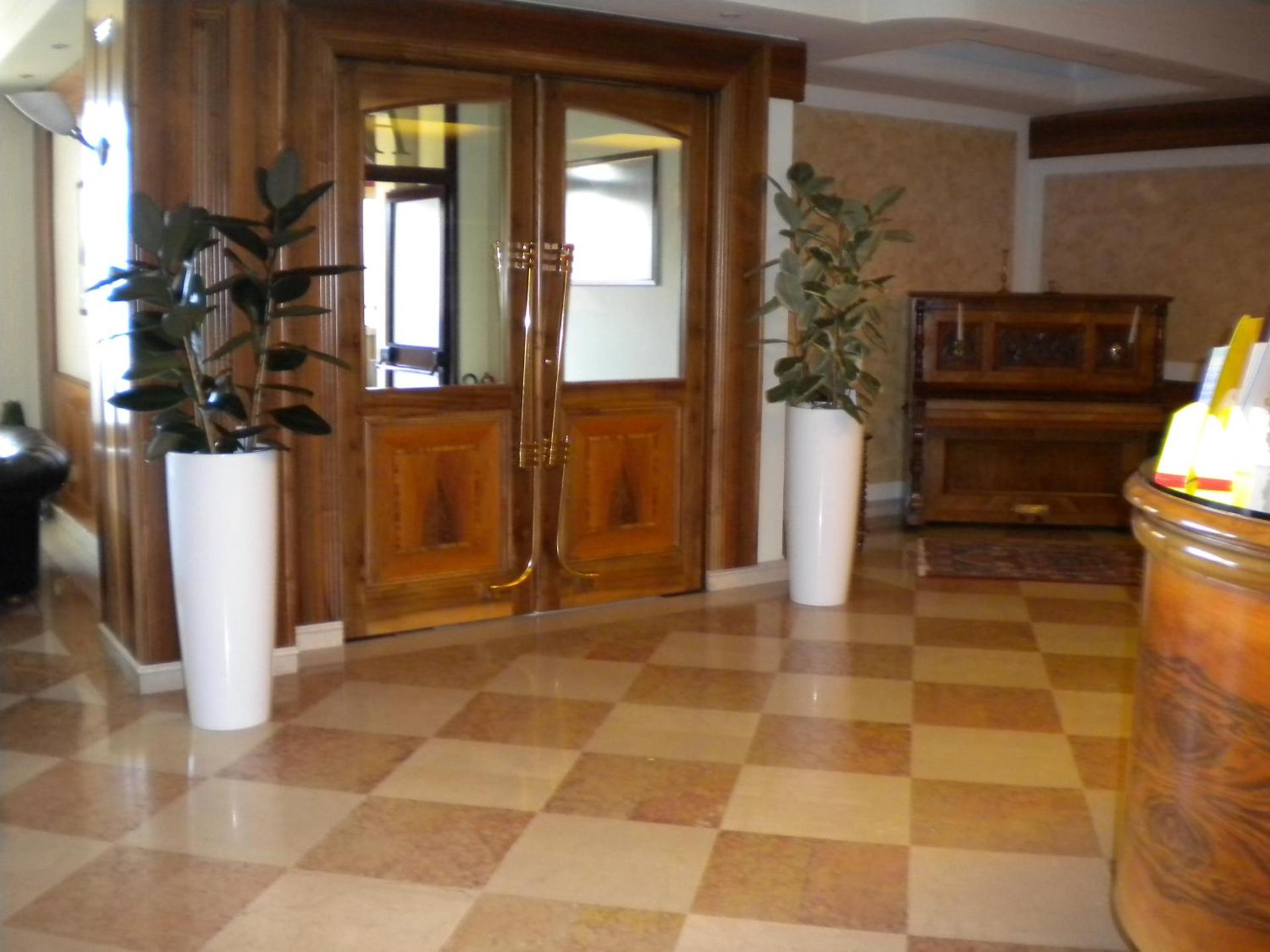 Continental Hotel - Photo 39