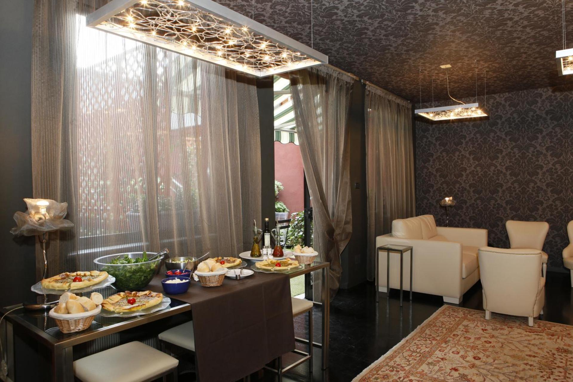 Hotel Lancaster - Photo 12