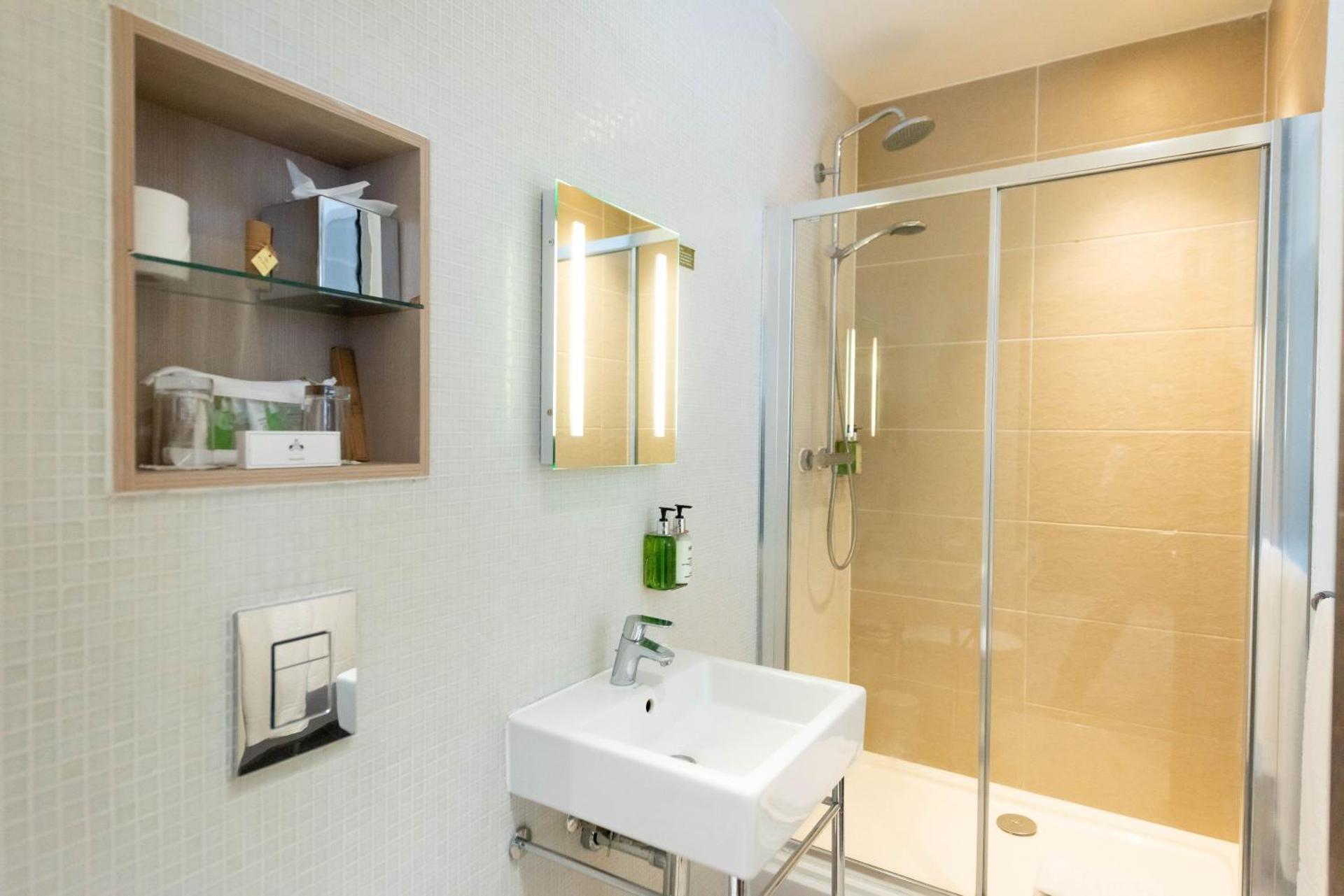 The Wesley Euston - Photo 51