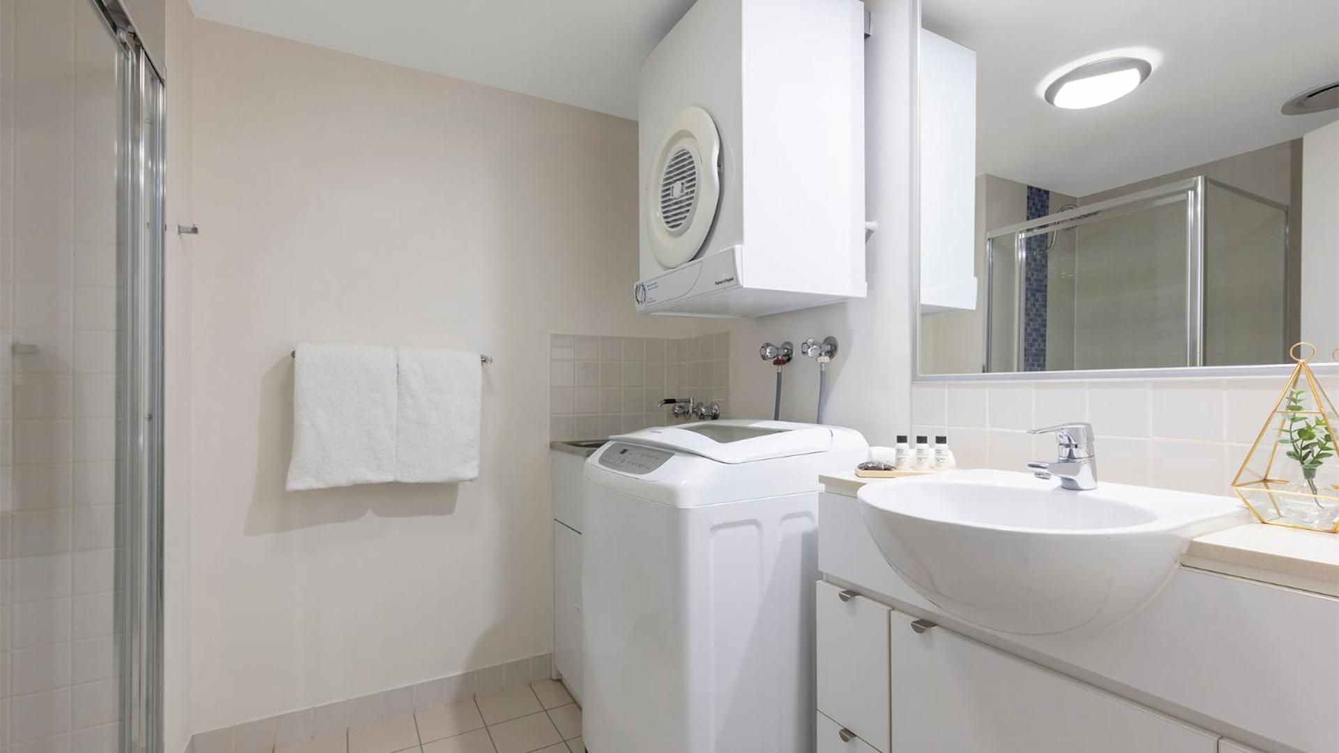 Oaks Brisbane Festival Suites - Photo 7