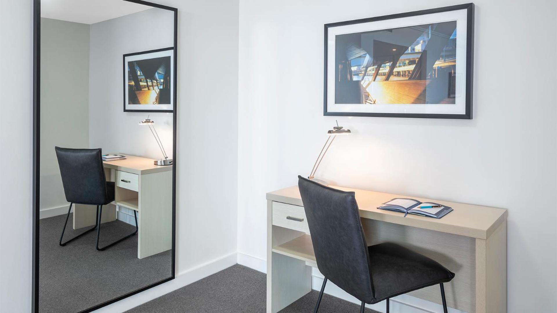 Oaks Brisbane Festival Suites - Photo 11