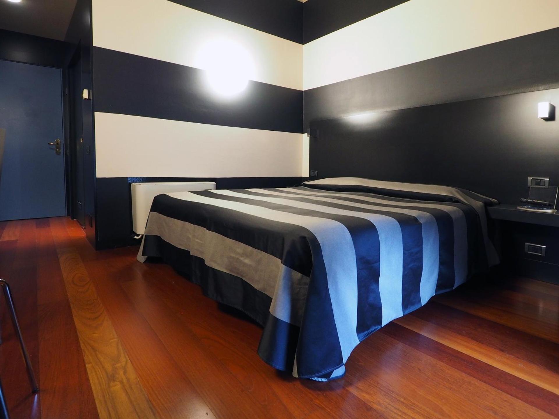 Hotel Lancaster - Photo 41