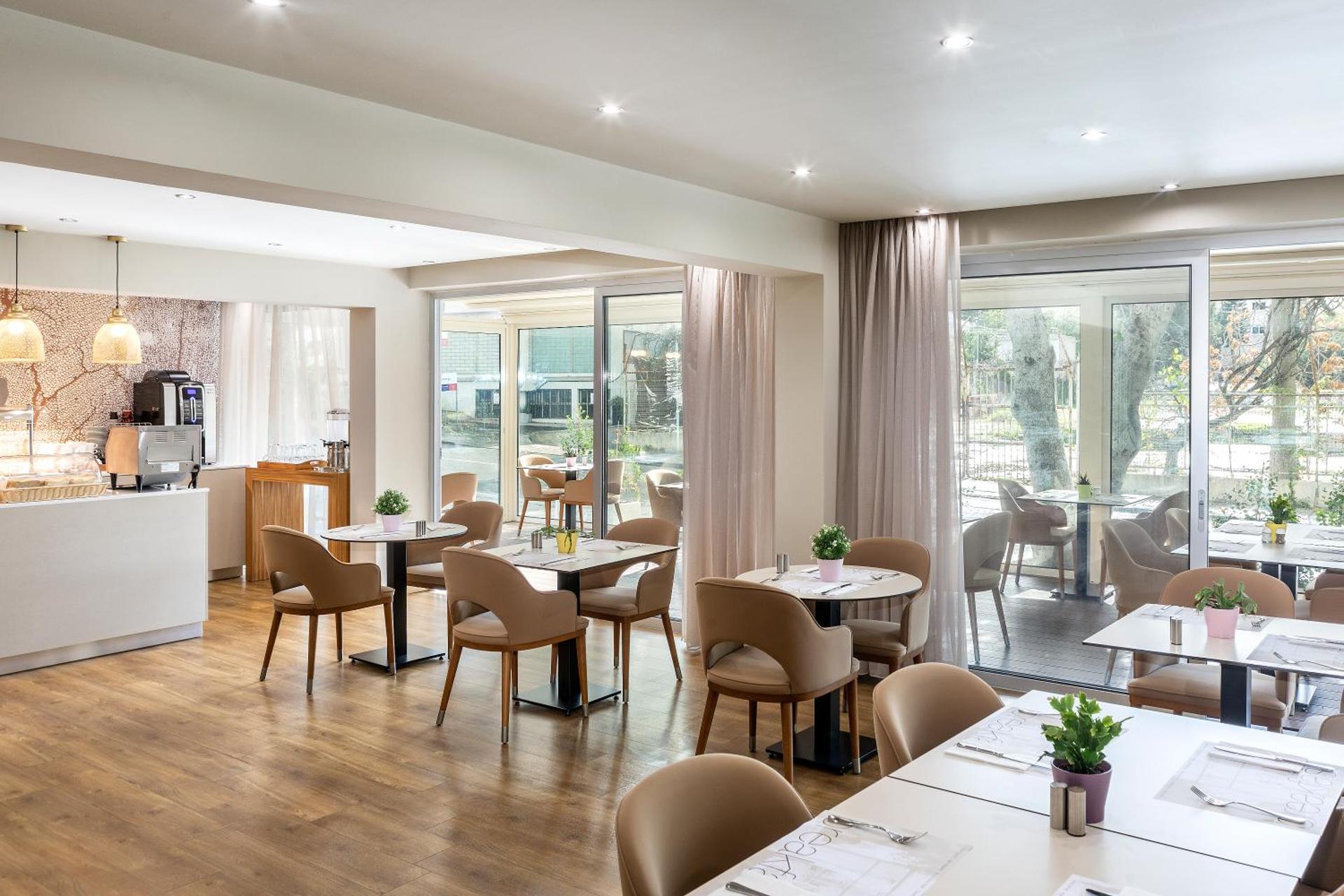 Almond Business Hotel - Photo 31