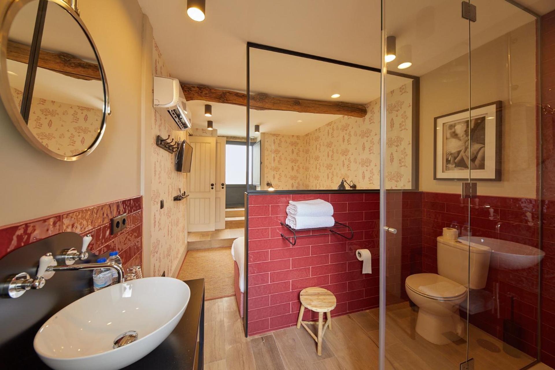 THE PINTA Boutique - Photo 11