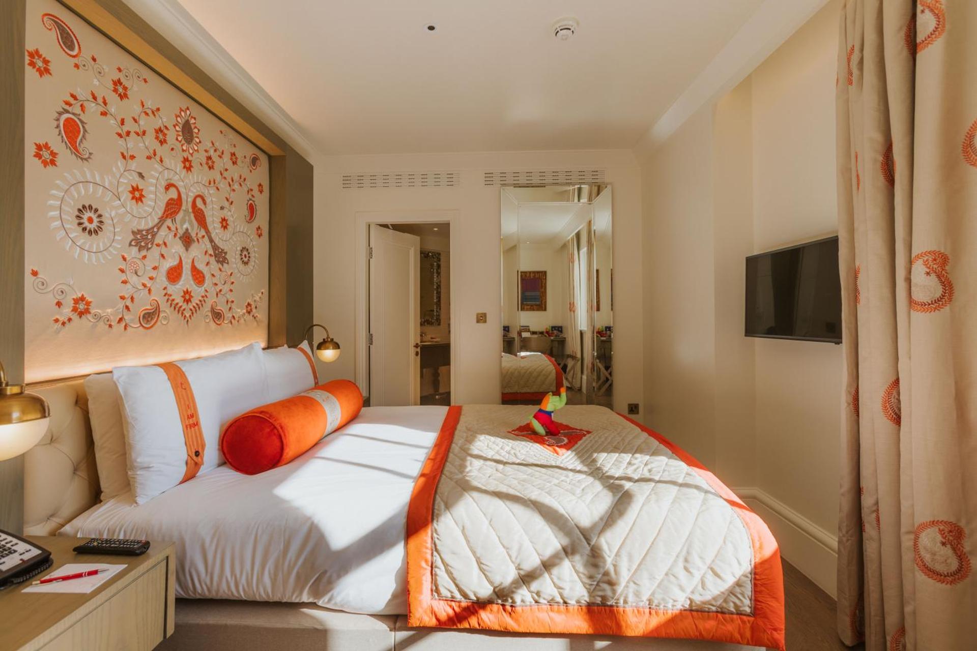 The LaLit London - Photo 11