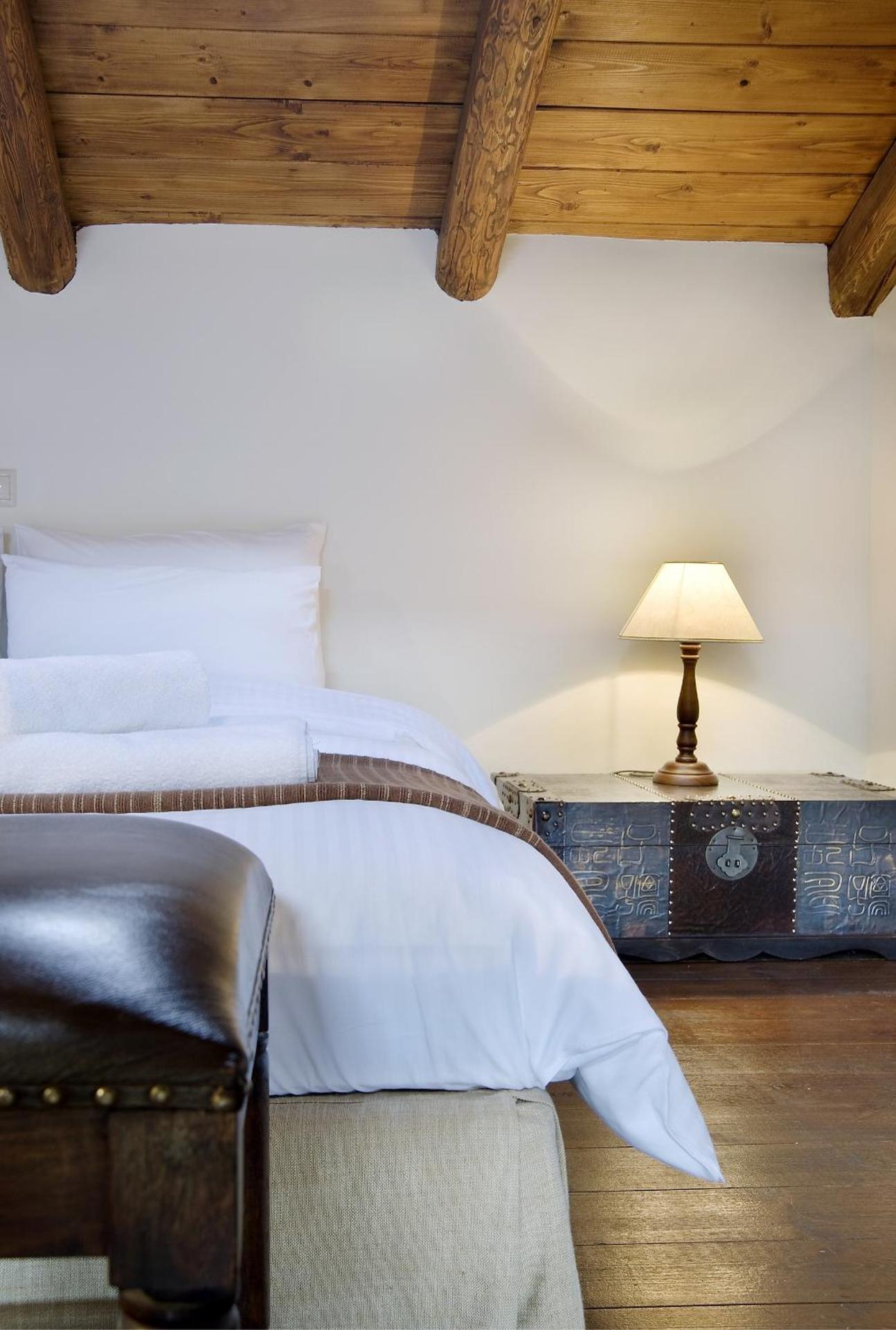 Xenonas Iresioni - Photo 68