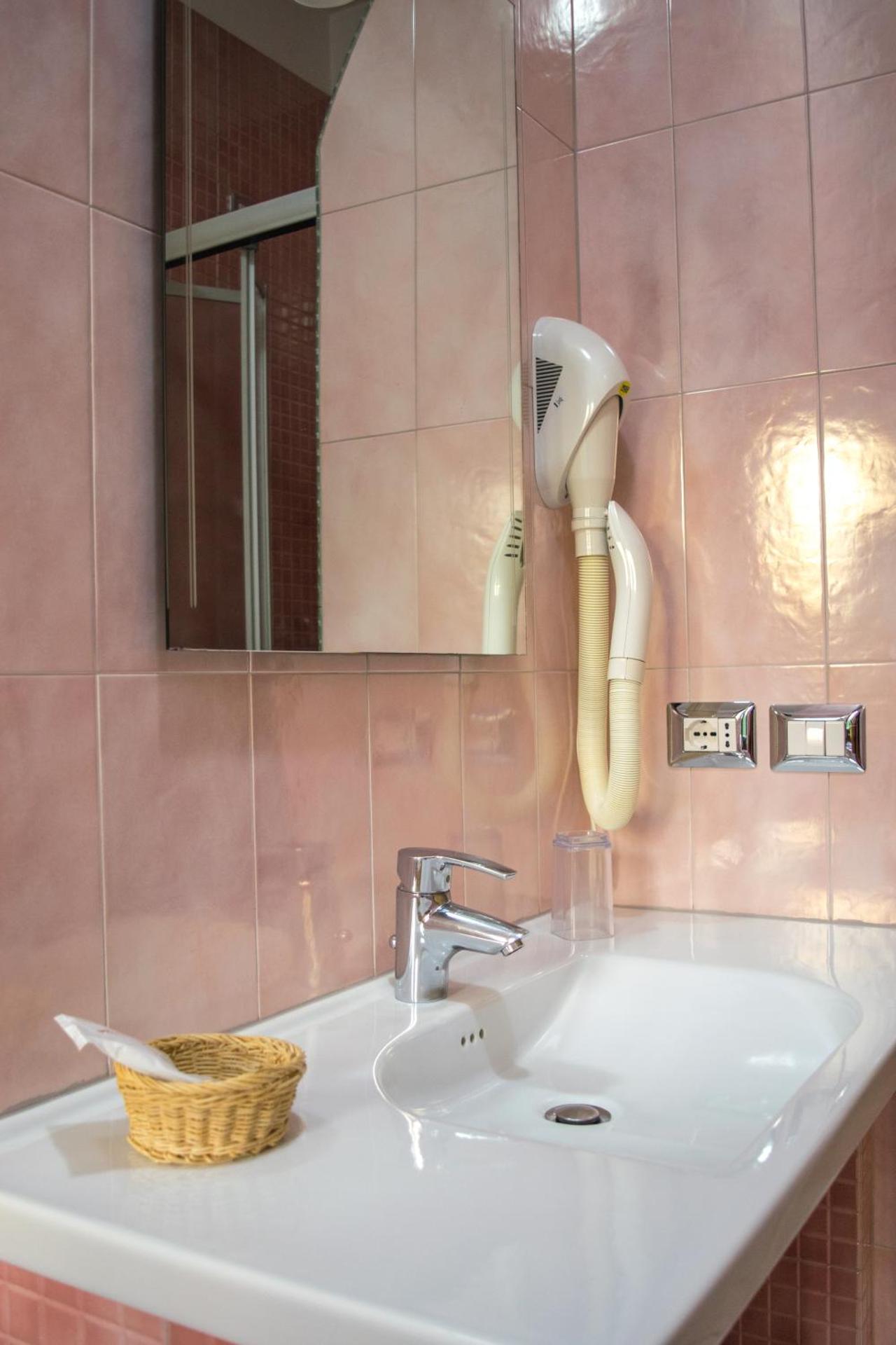 Hotel Ginevra - Photo 60