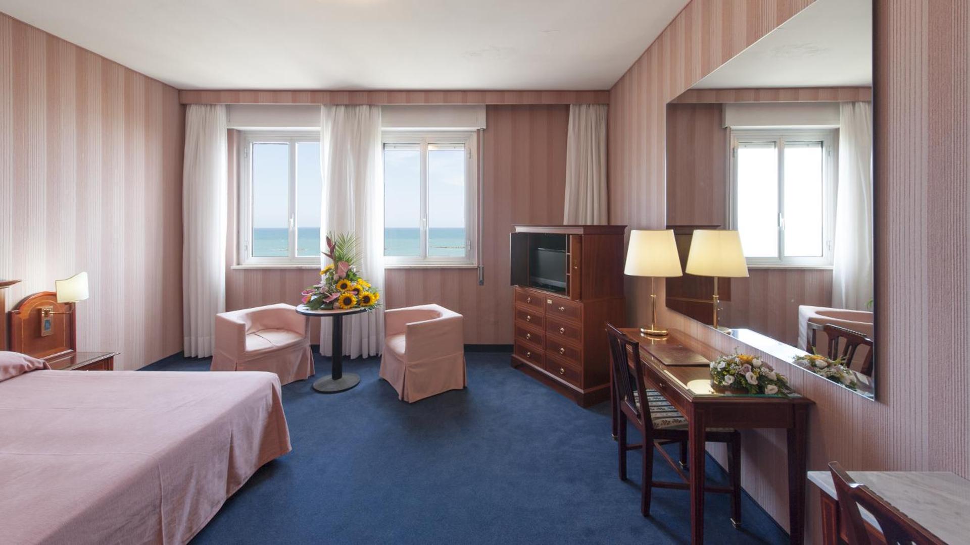 Hotel Esplanade - Photo 6