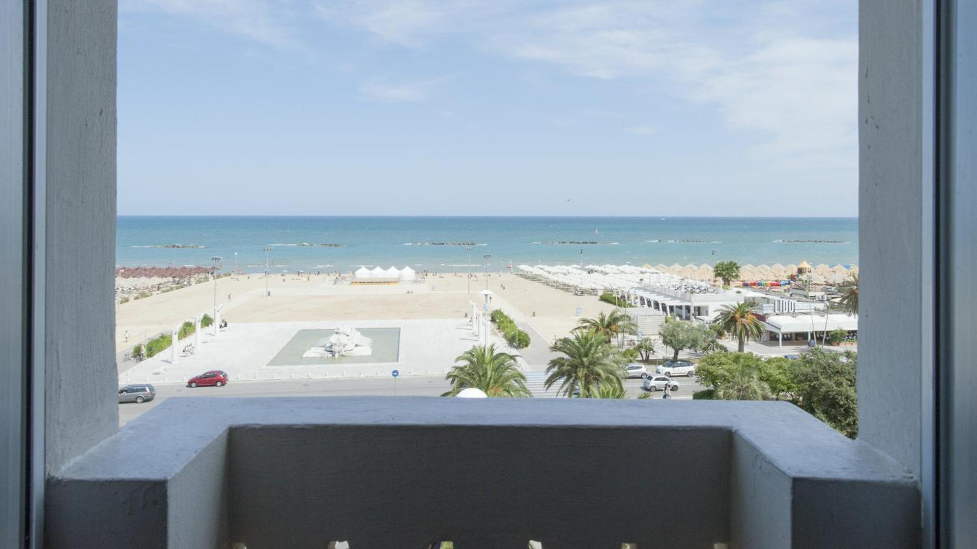 Hotel Esplanade - Photo 8