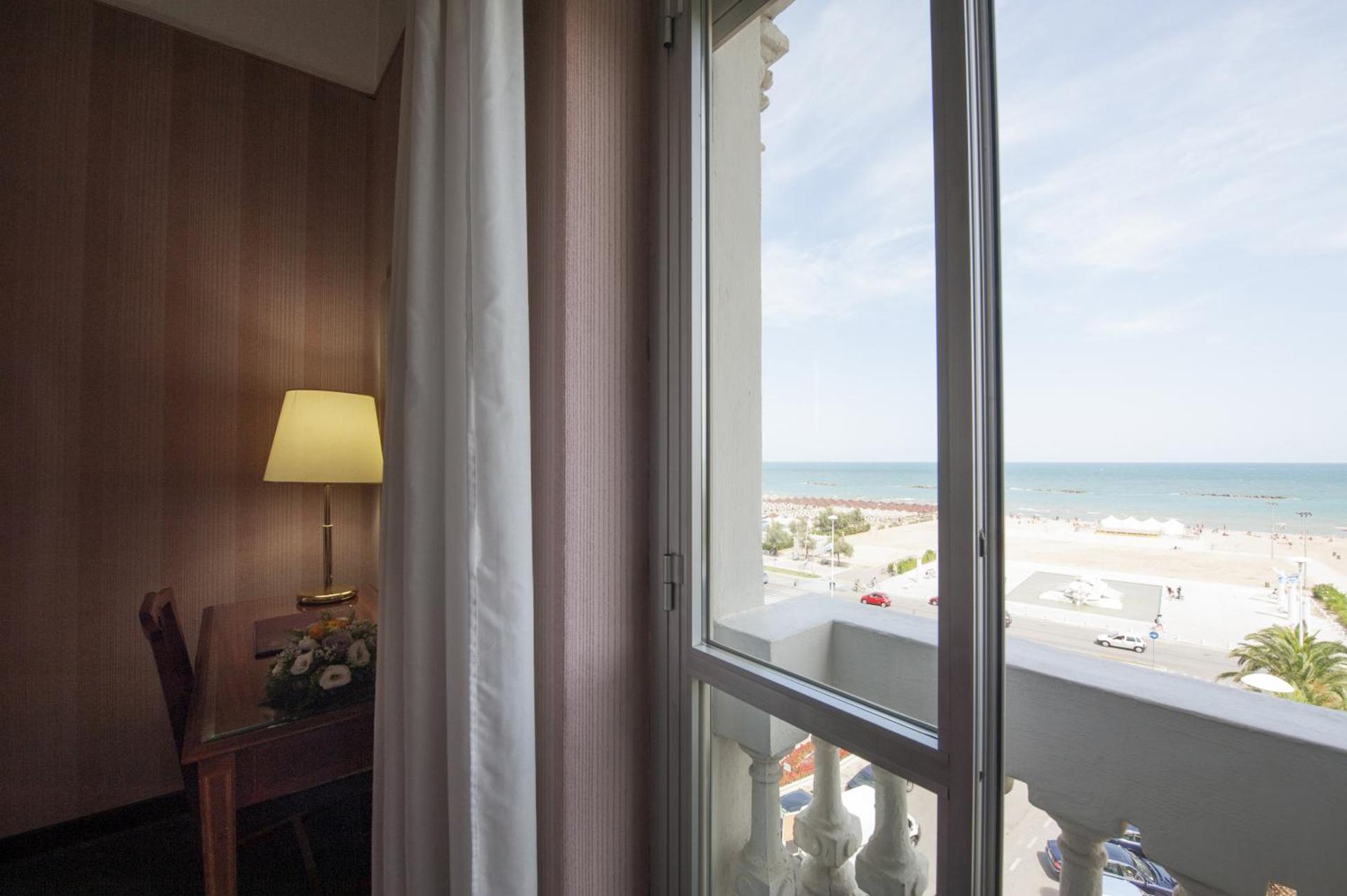 Hotel Esplanade - Photo 32