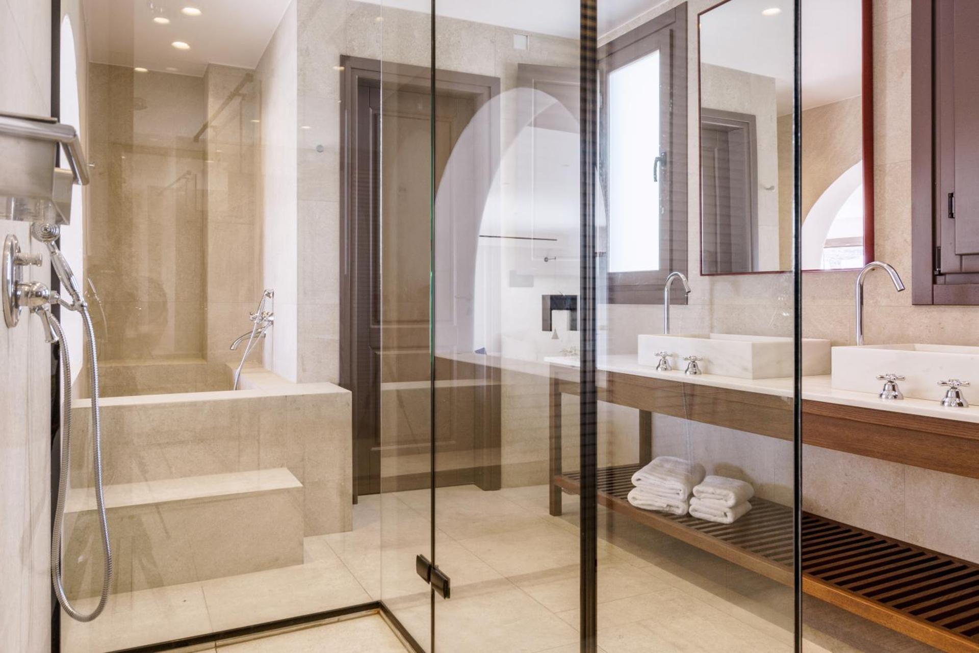 Pelican Bay Hotel - Photo 21