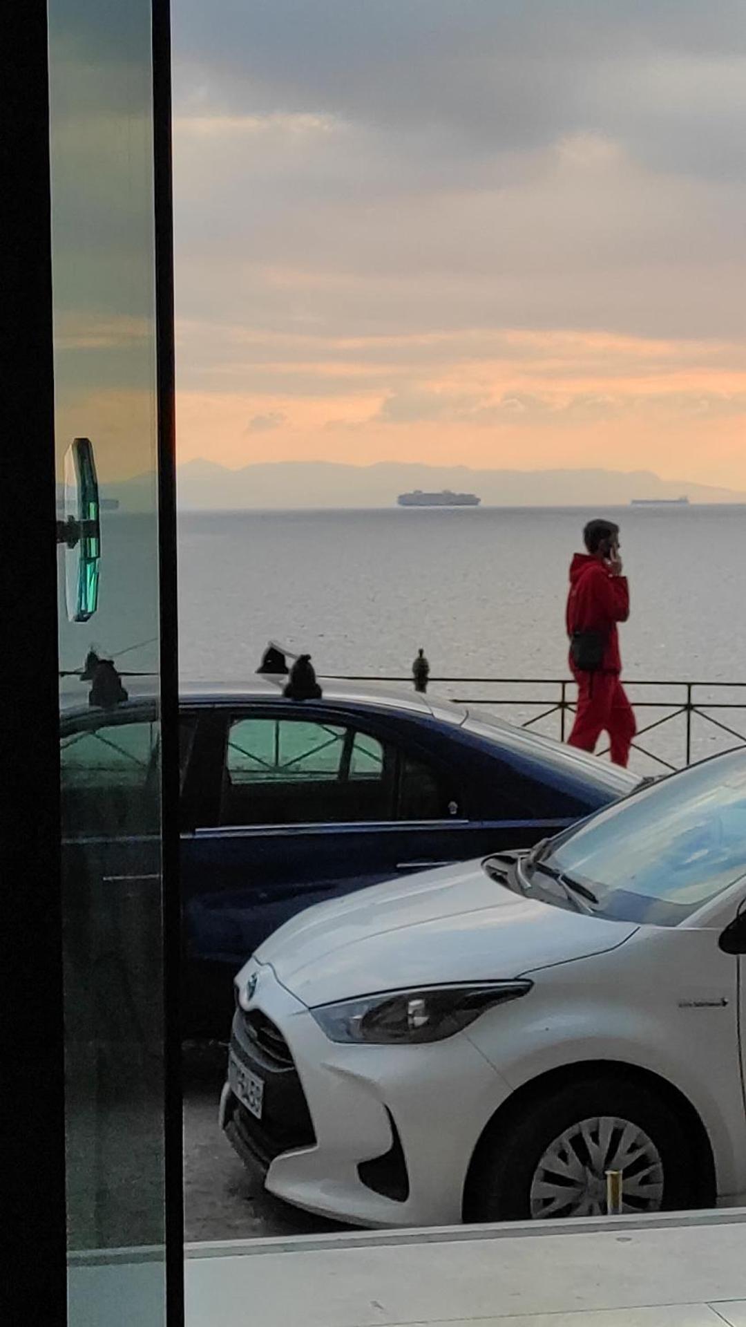 Queens Leriotis Hotel - Photo 18