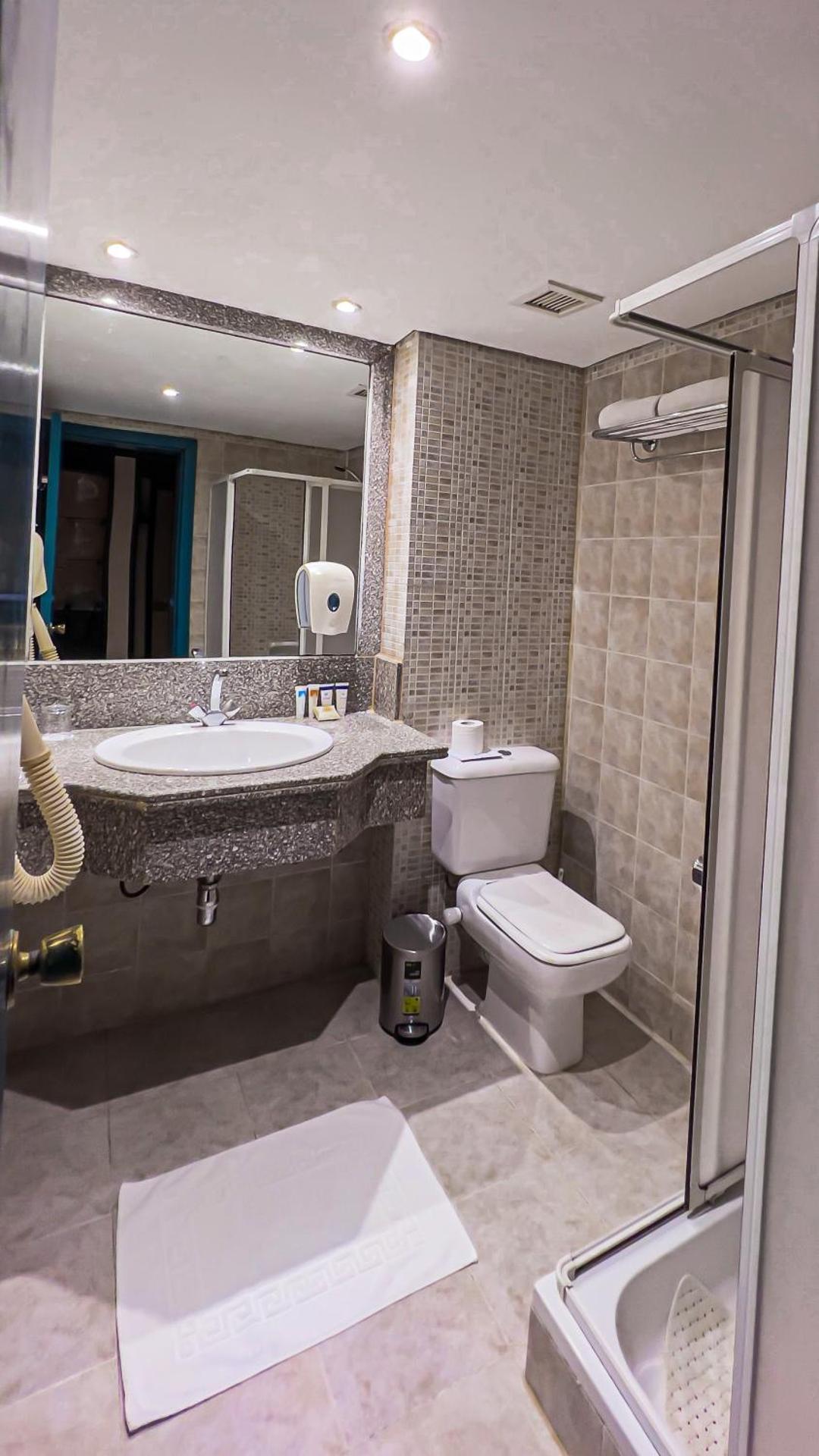 Palm Beach Resort Families and Couples only - Photo 14