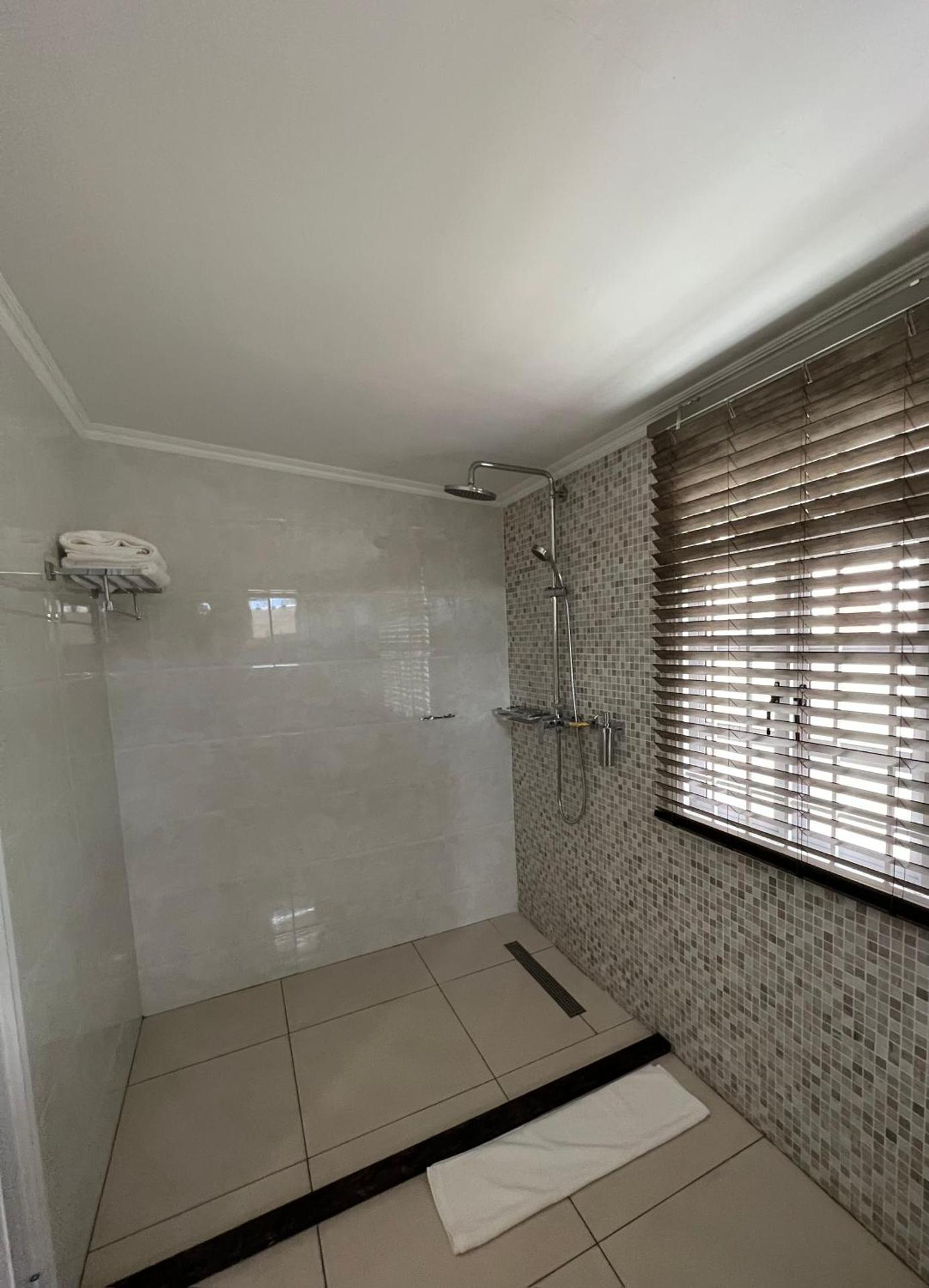 The Runway Lodge - Photo 4