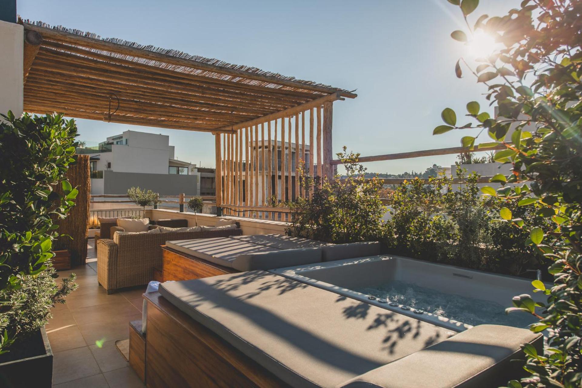 Luxury Apartment with Acropolis view Terrace and Jacuzzi in the Heart of Athens - Living Stone Azurite - Photo 8