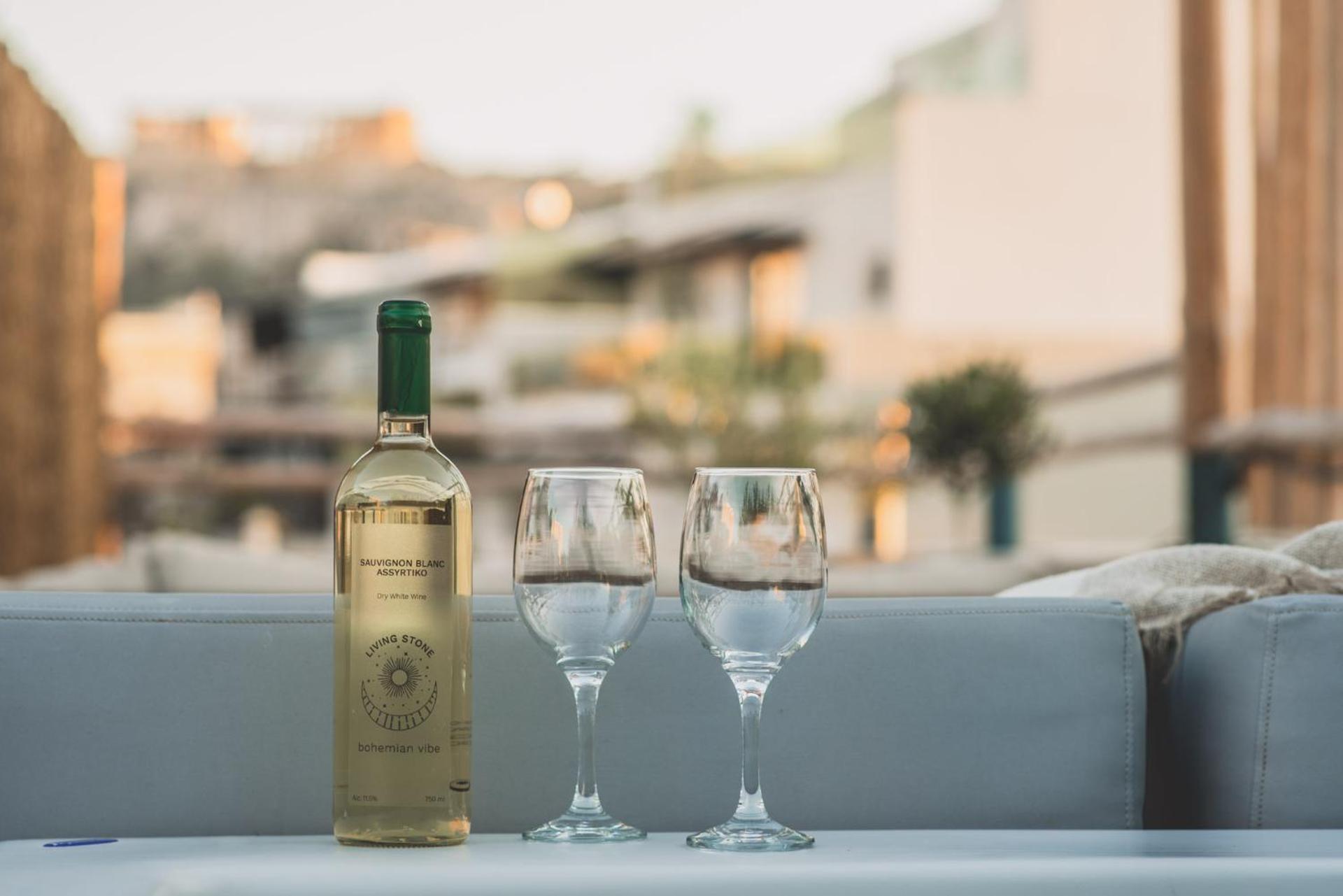 Luxury Apartment with Acropolis view Terrace and Jacuzzi in the Heart of Athens - Living Stone Azurite - Photo 13