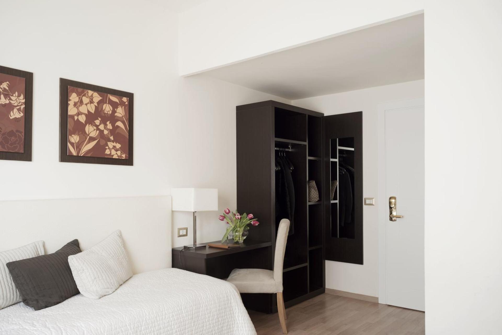 Hotel Aurora - Photo 26