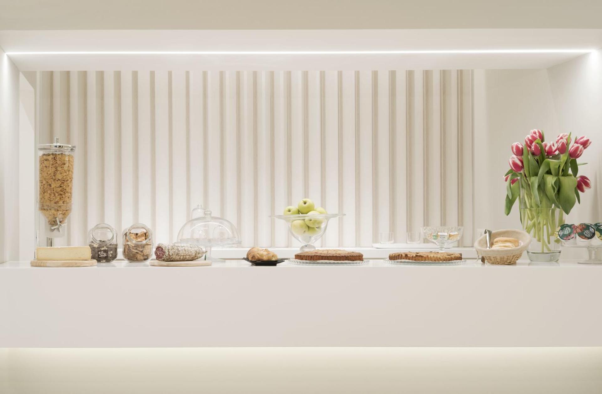 Hotel Aurora - Photo 7