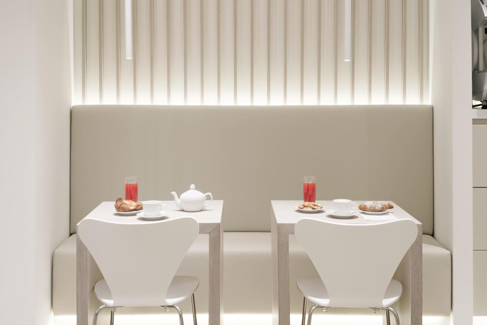 Hotel Aurora - Photo 16