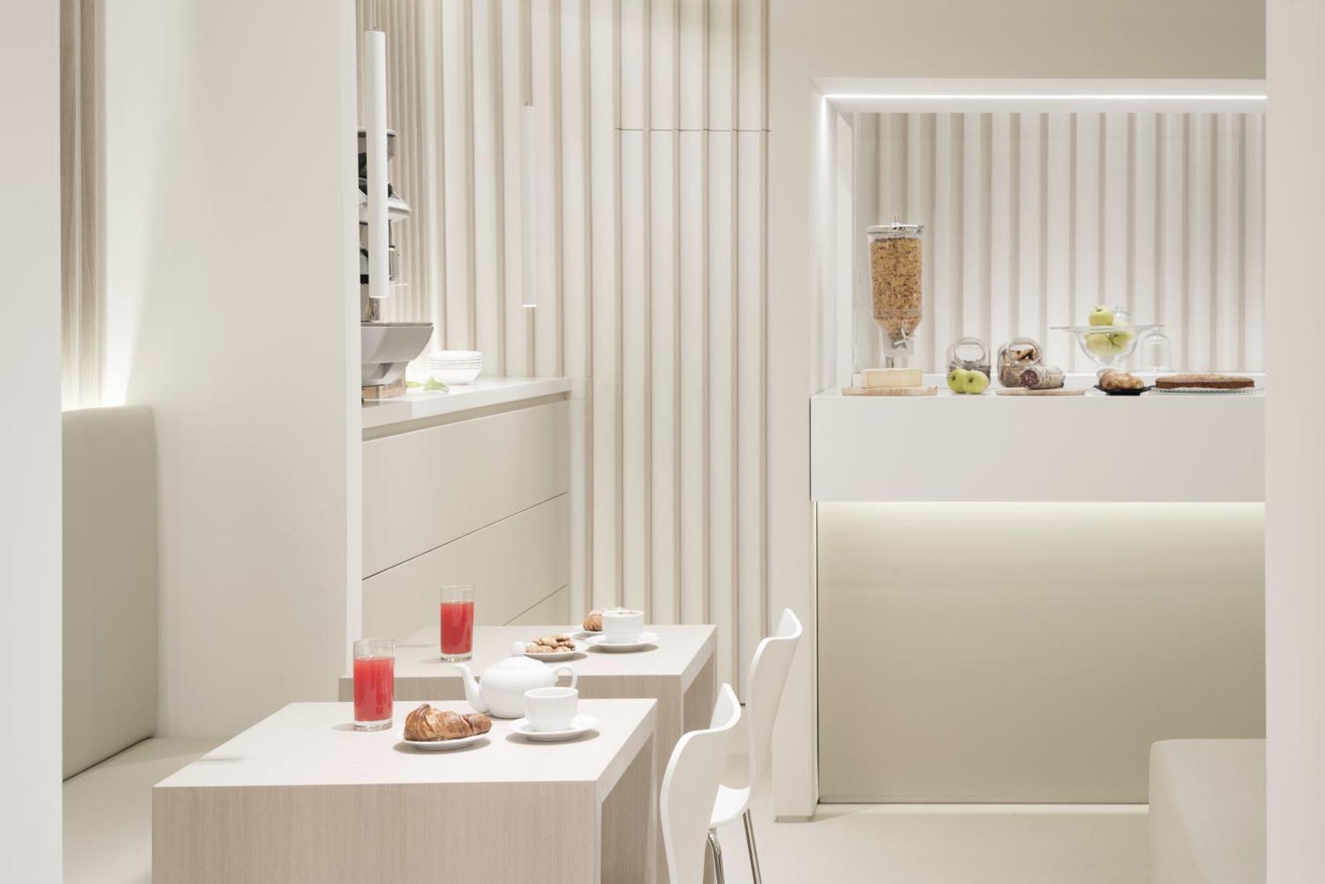 Hotel Aurora - Photo 8