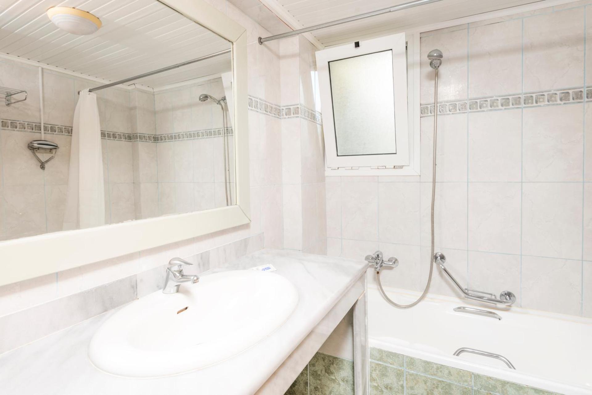 Atlantis Hotel - Photo 66