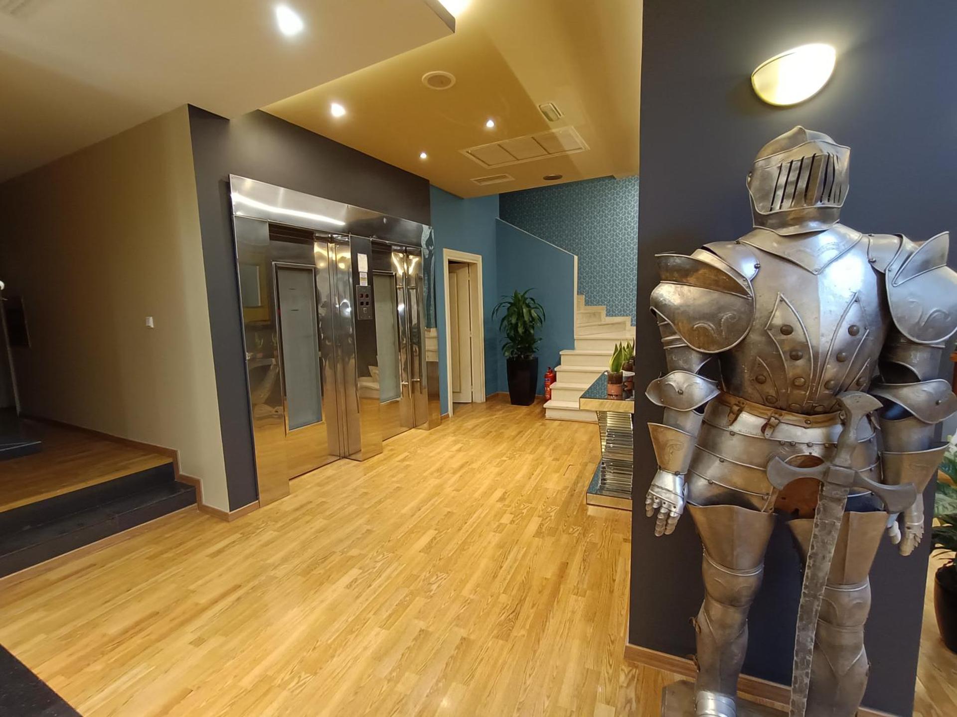 Queens Leriotis Hotel - Photo 36