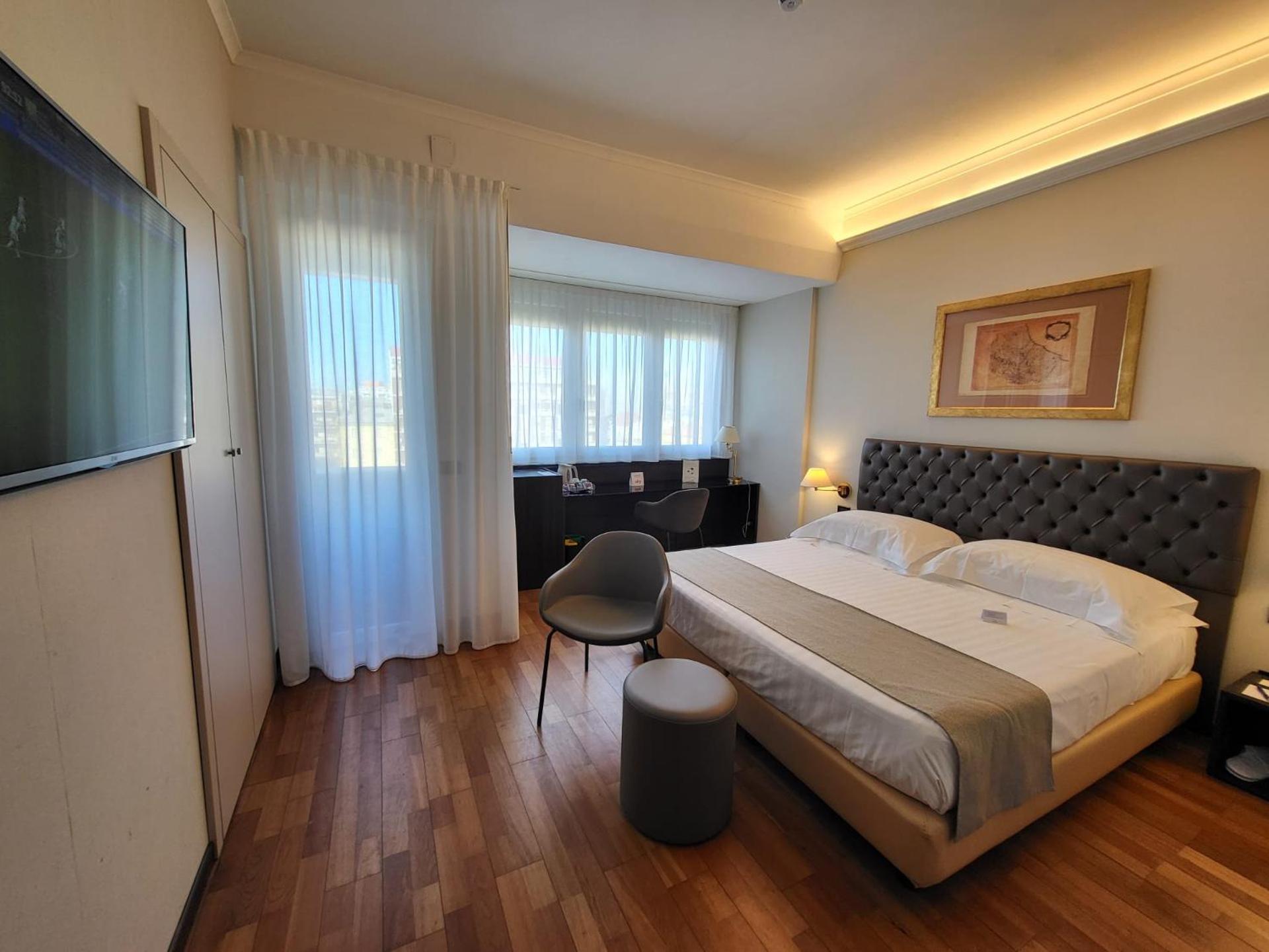 Hotel Plaza - Photo 10