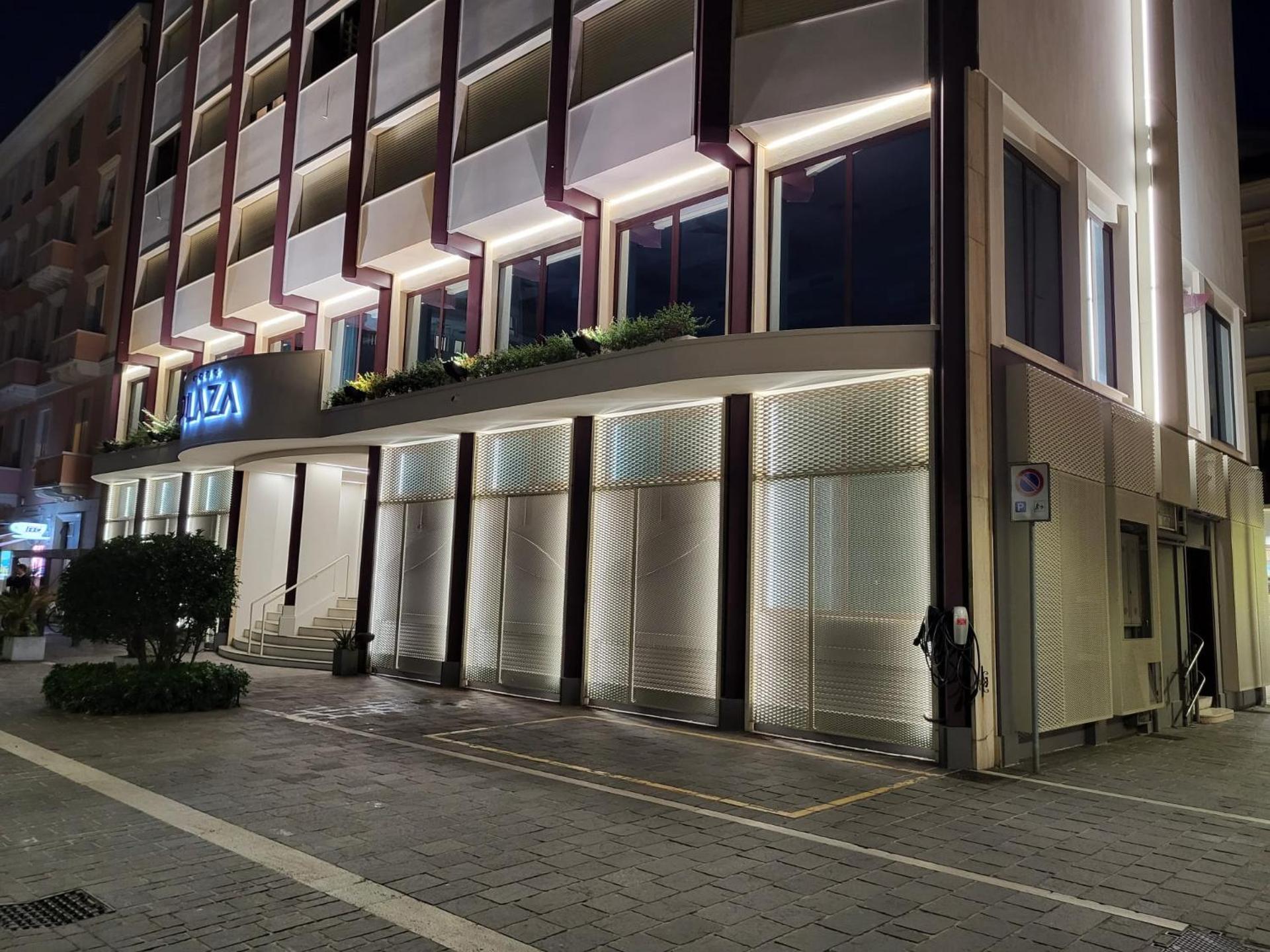 Hotel Plaza - Photo 29