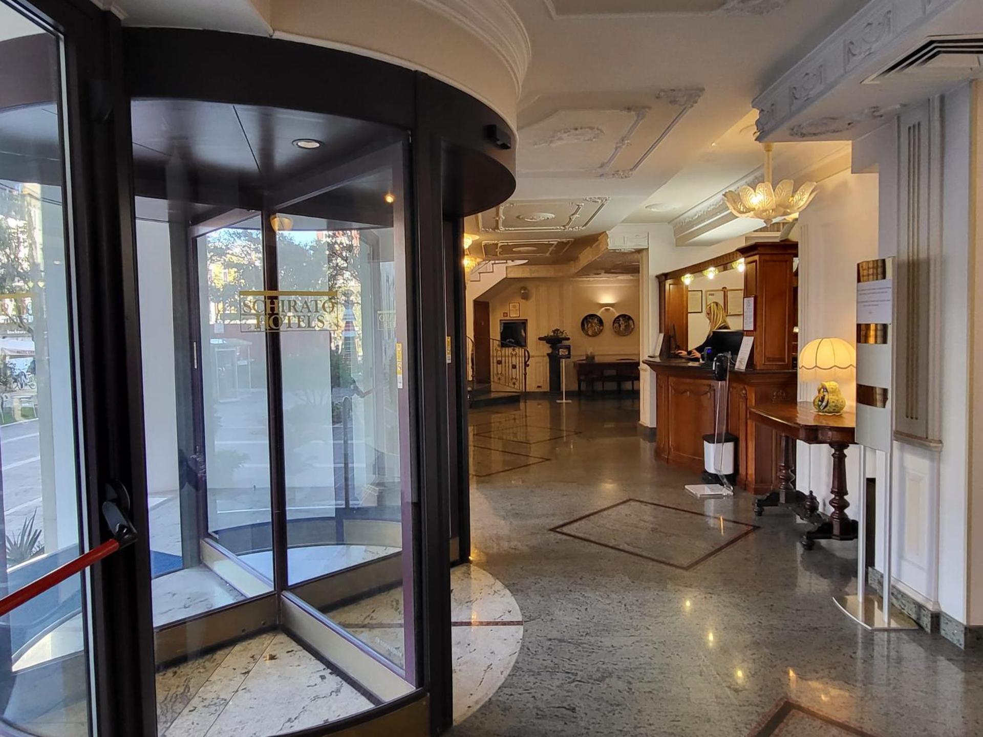 Hotel Plaza - Photo 37