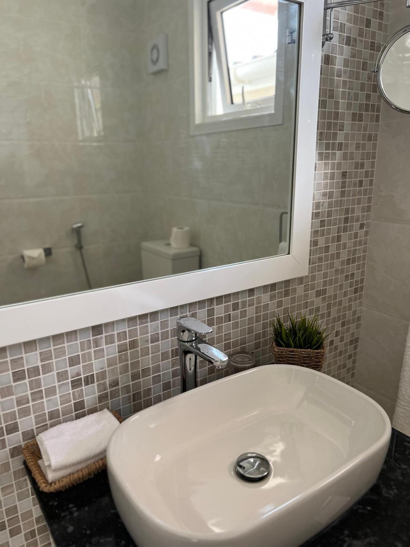 The Runway Lodge - Photo 16