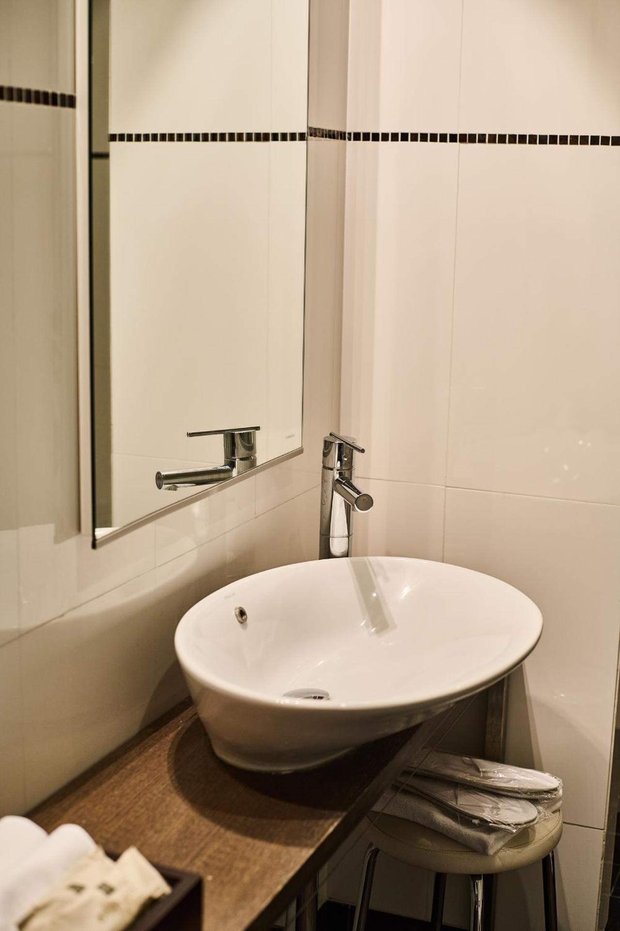 Hotel Da Vinci - Photo 81