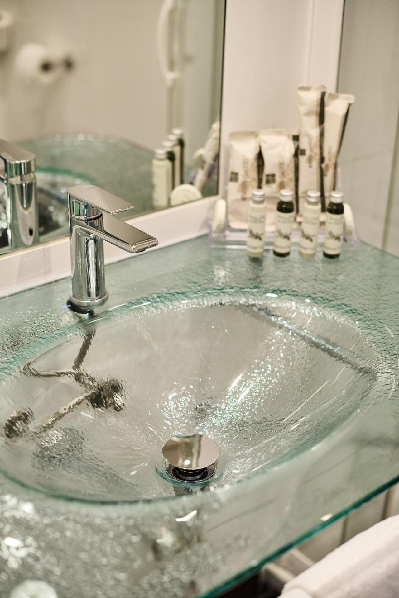 Hotel Da Vinci - Photo 52