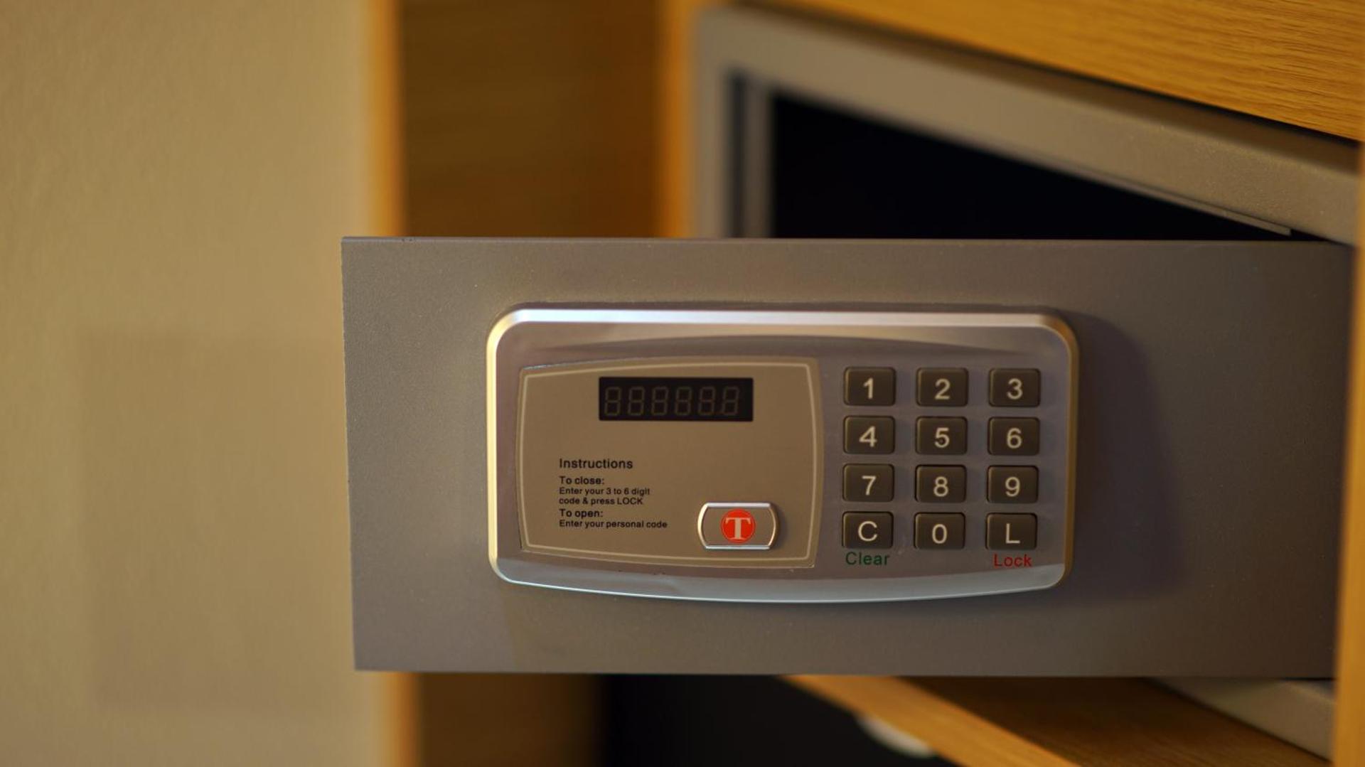 Garden Hotel - Photo 7