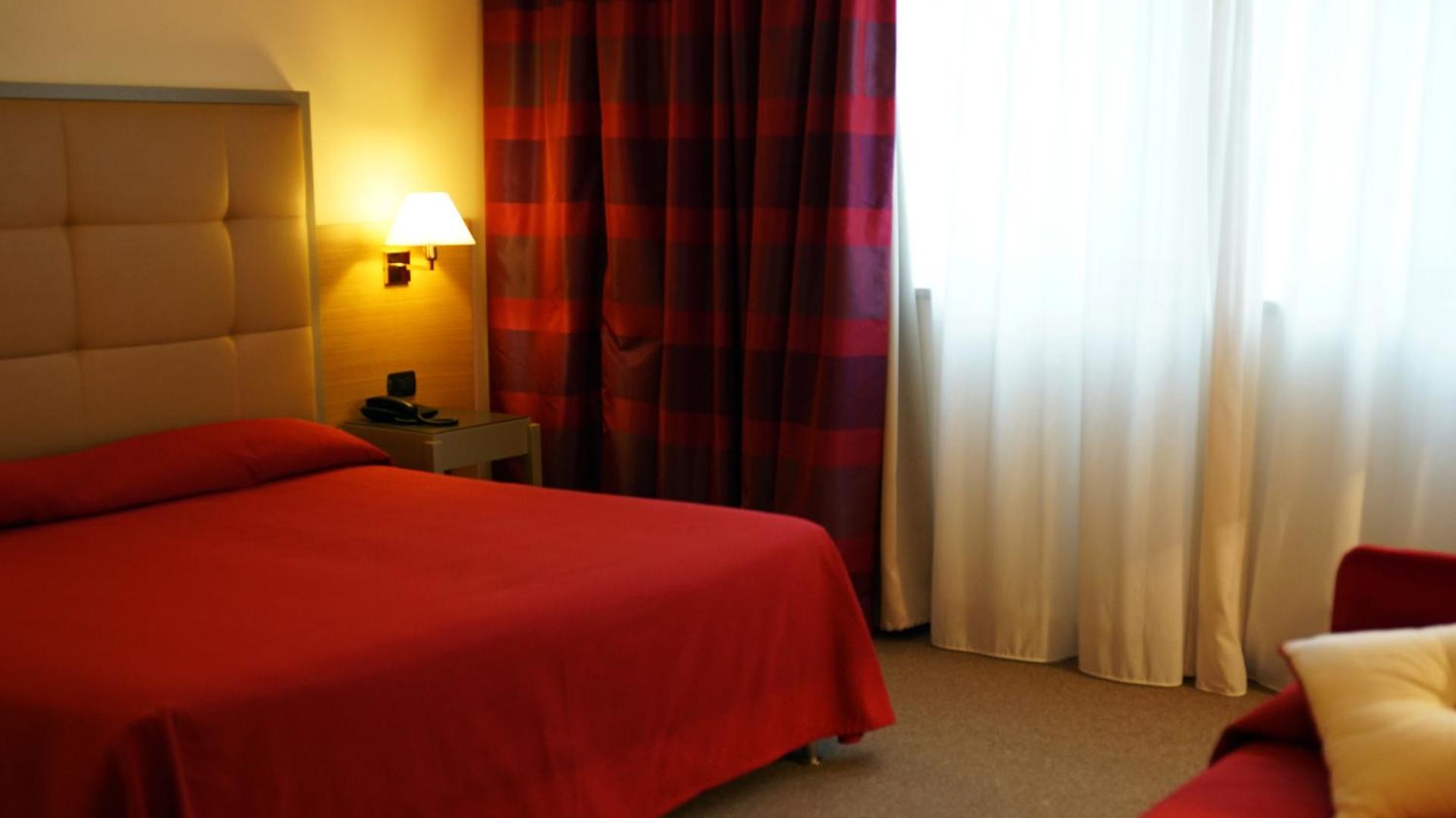 Garden Hotel - Photo 38