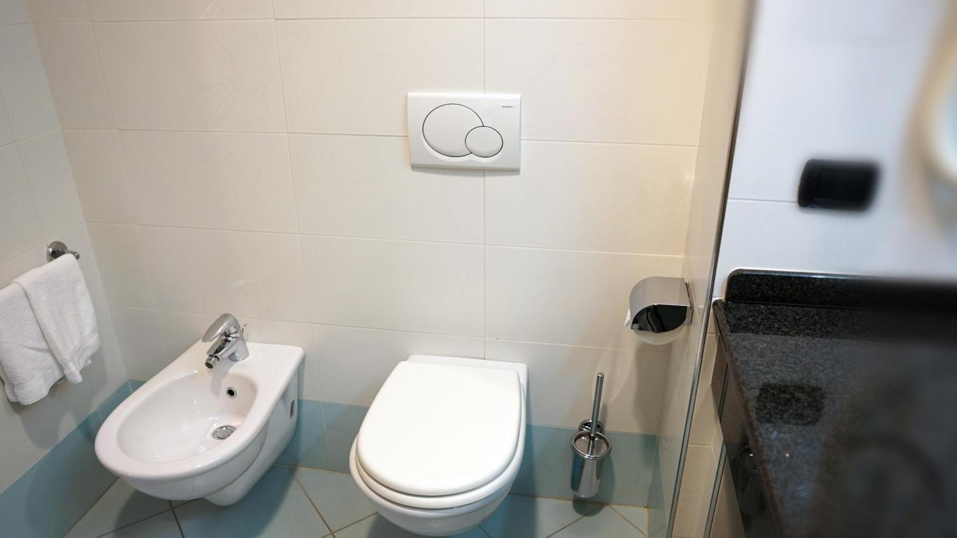 Garden Hotel - Photo 28