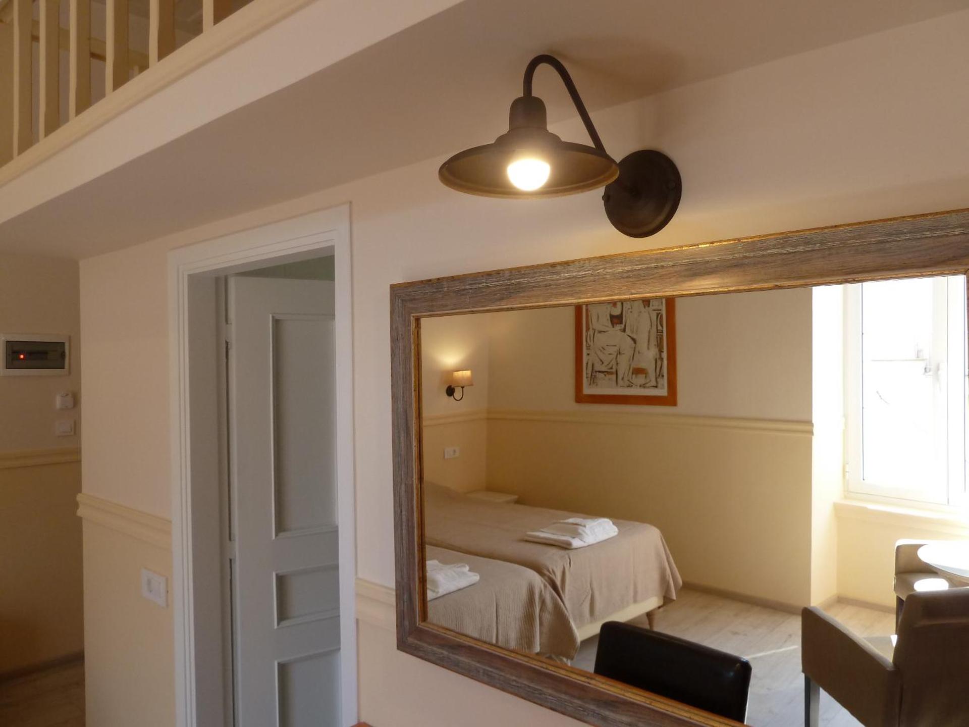 Omorfi Poli - Photo 11
