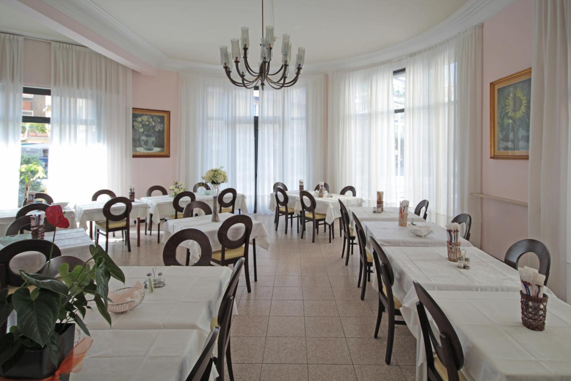 Hotel Mignon 50 MT DALLA SPIAGGIA E DALL'ISOLA PEDONALE - Photo 16