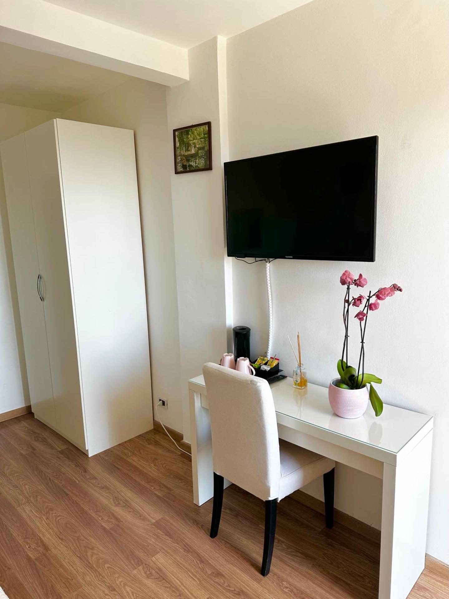 Villa Greta Hotel Rooms & Suites - Photo 13