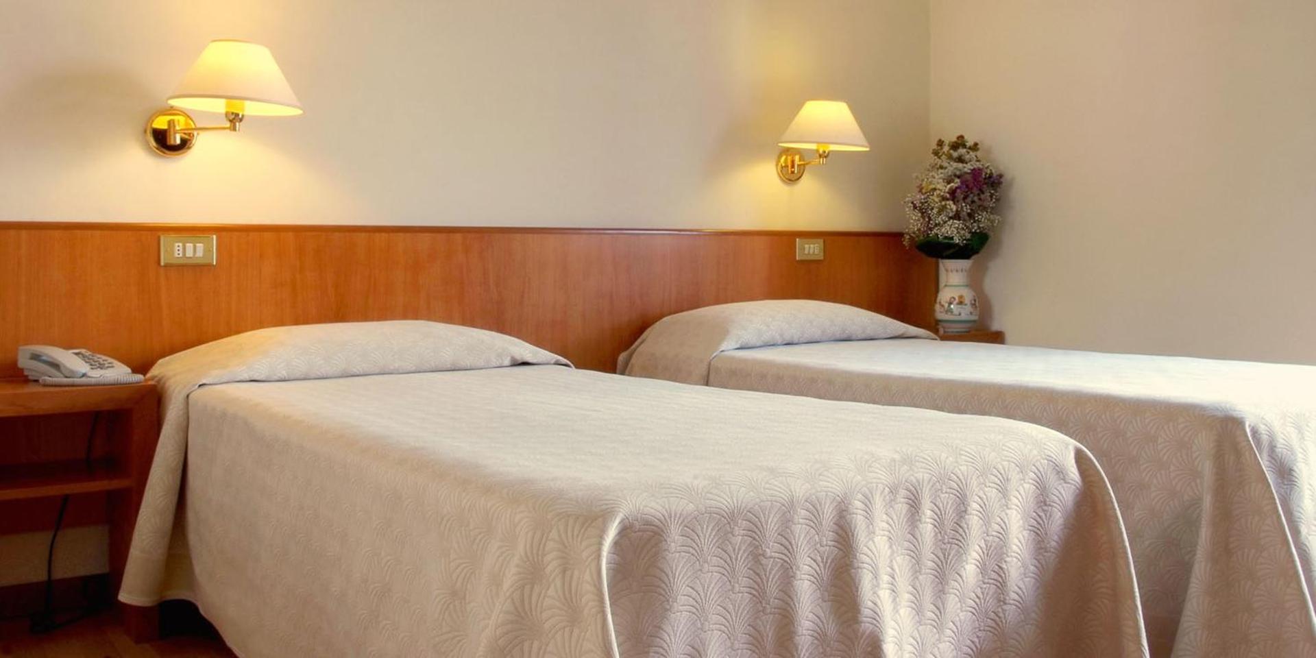 Hotel Plaza - Photo 26