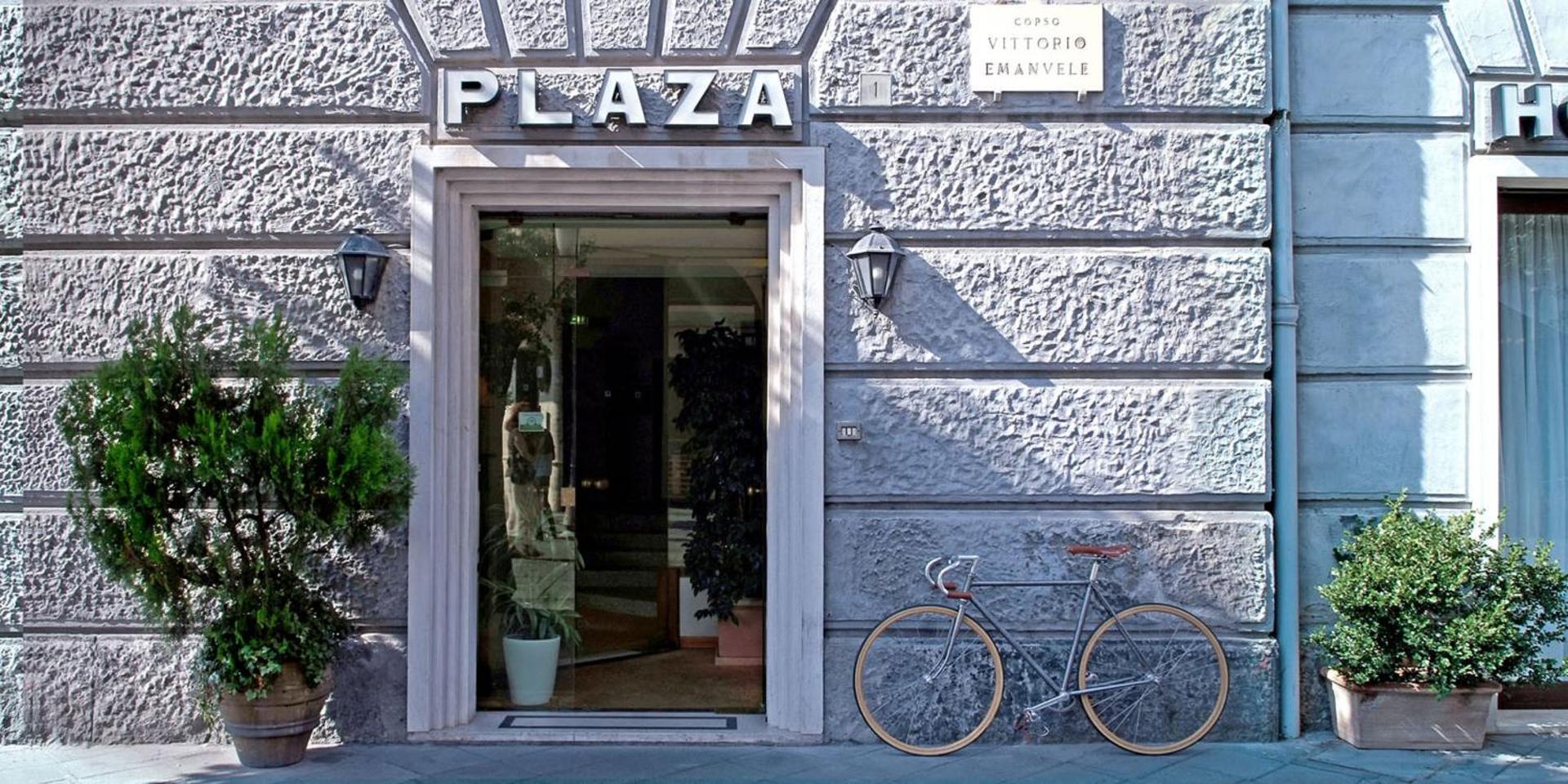 Hotel Plaza - Photo 11