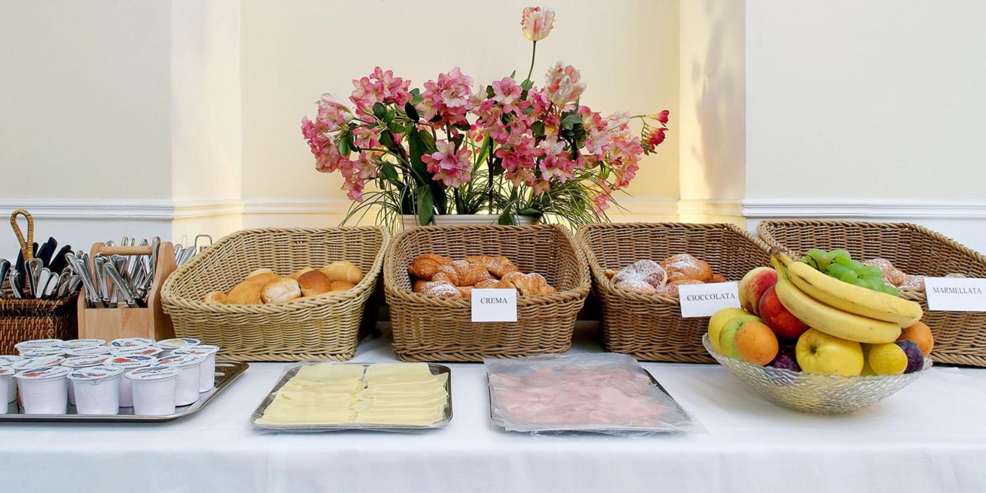 Hotel Plaza - Photo 3